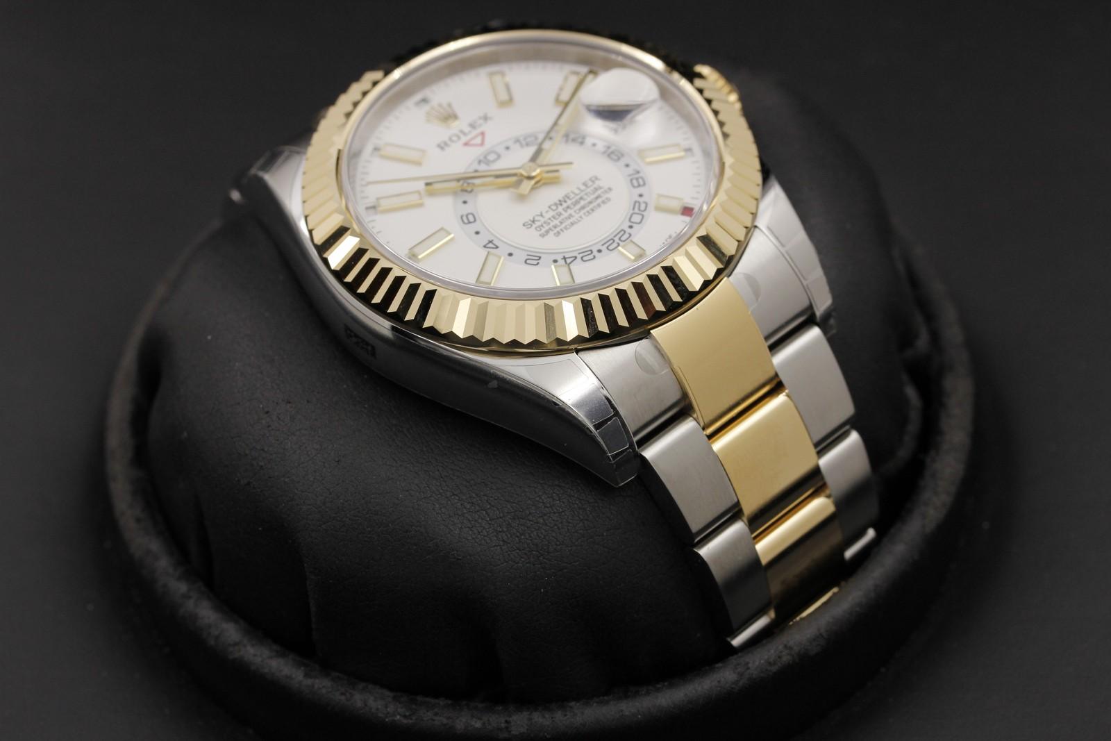Watch Image 6