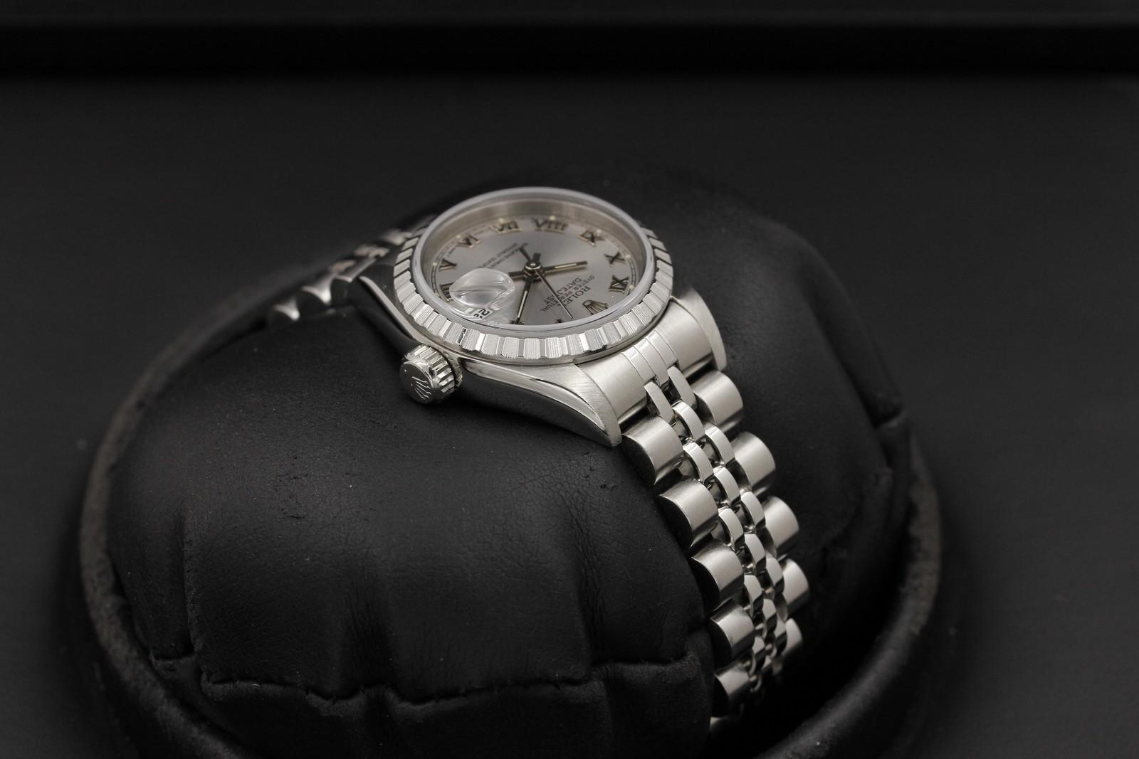 Watch Image 4