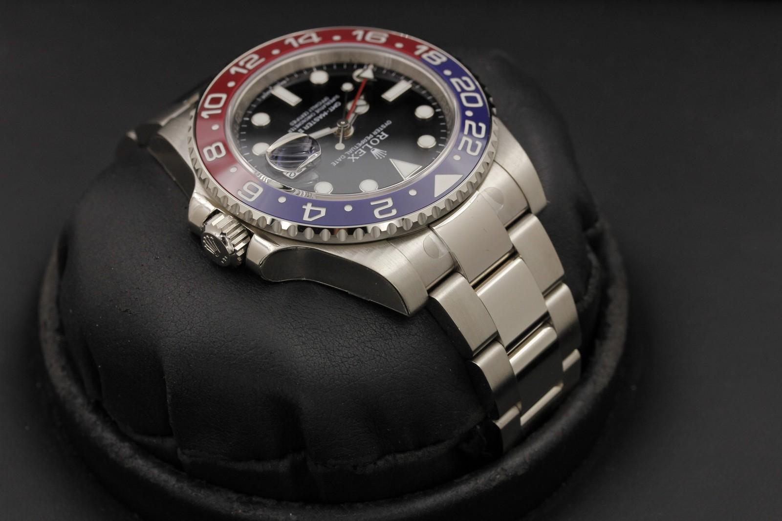 Watch Image 4