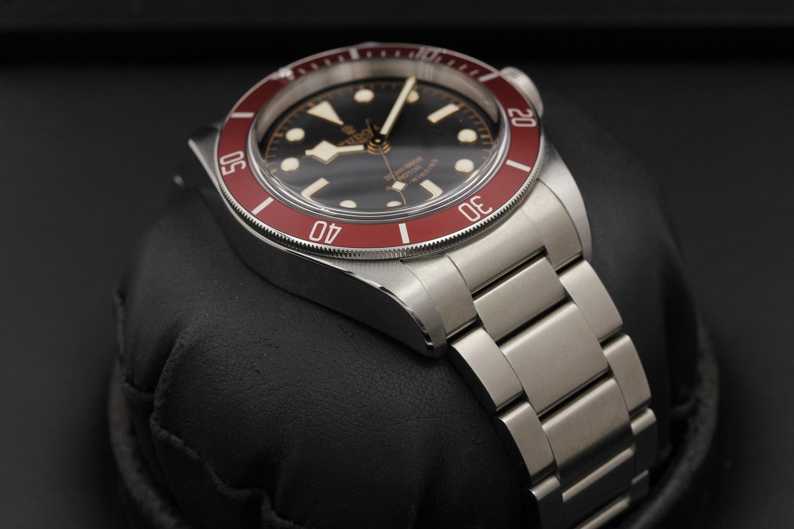 Watch Image 6
