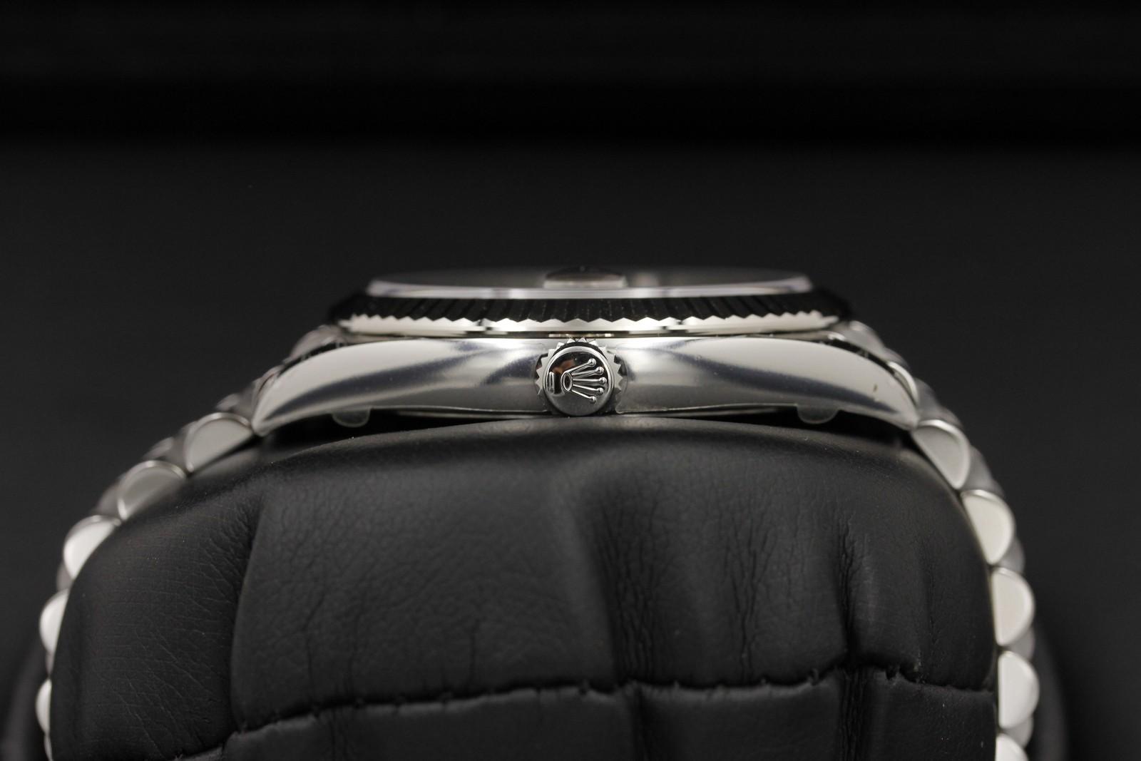 Watch Image 3