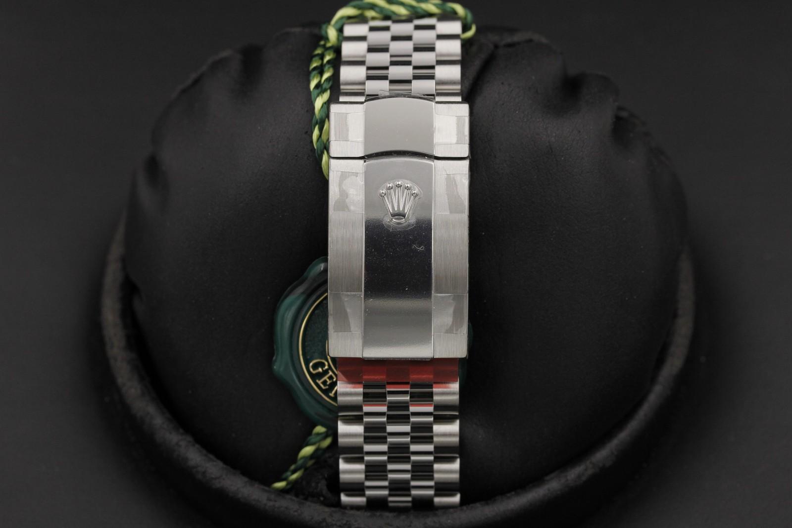 Watch Image 7