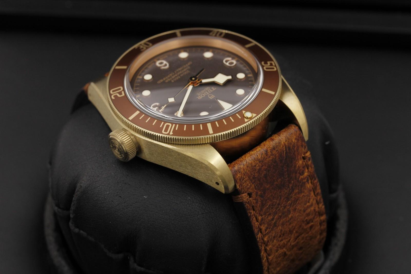 Watch Image 4