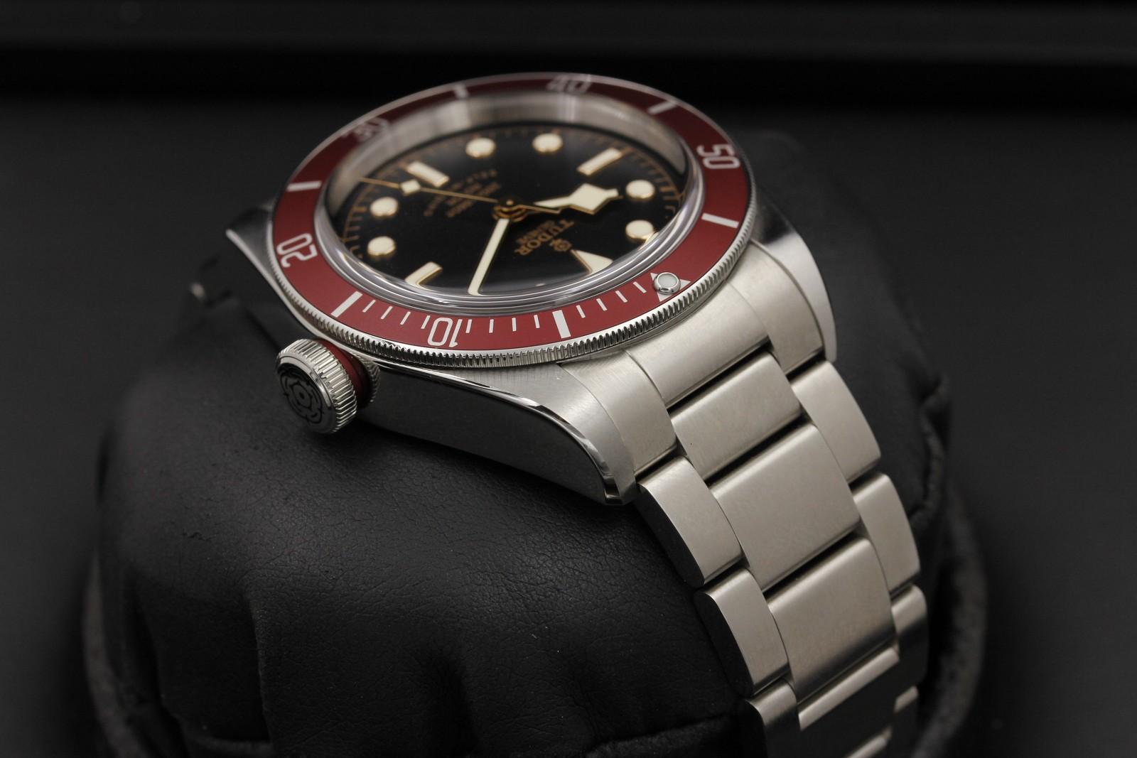 Watch Image 4