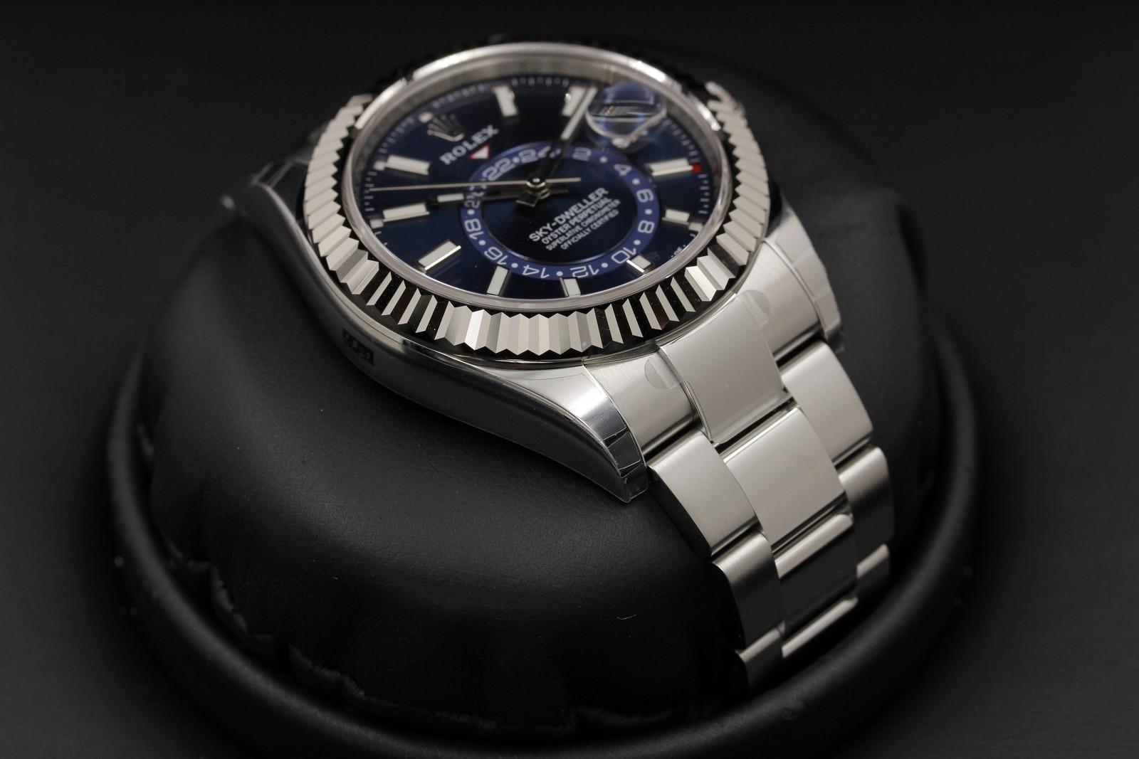 Watch Image 6