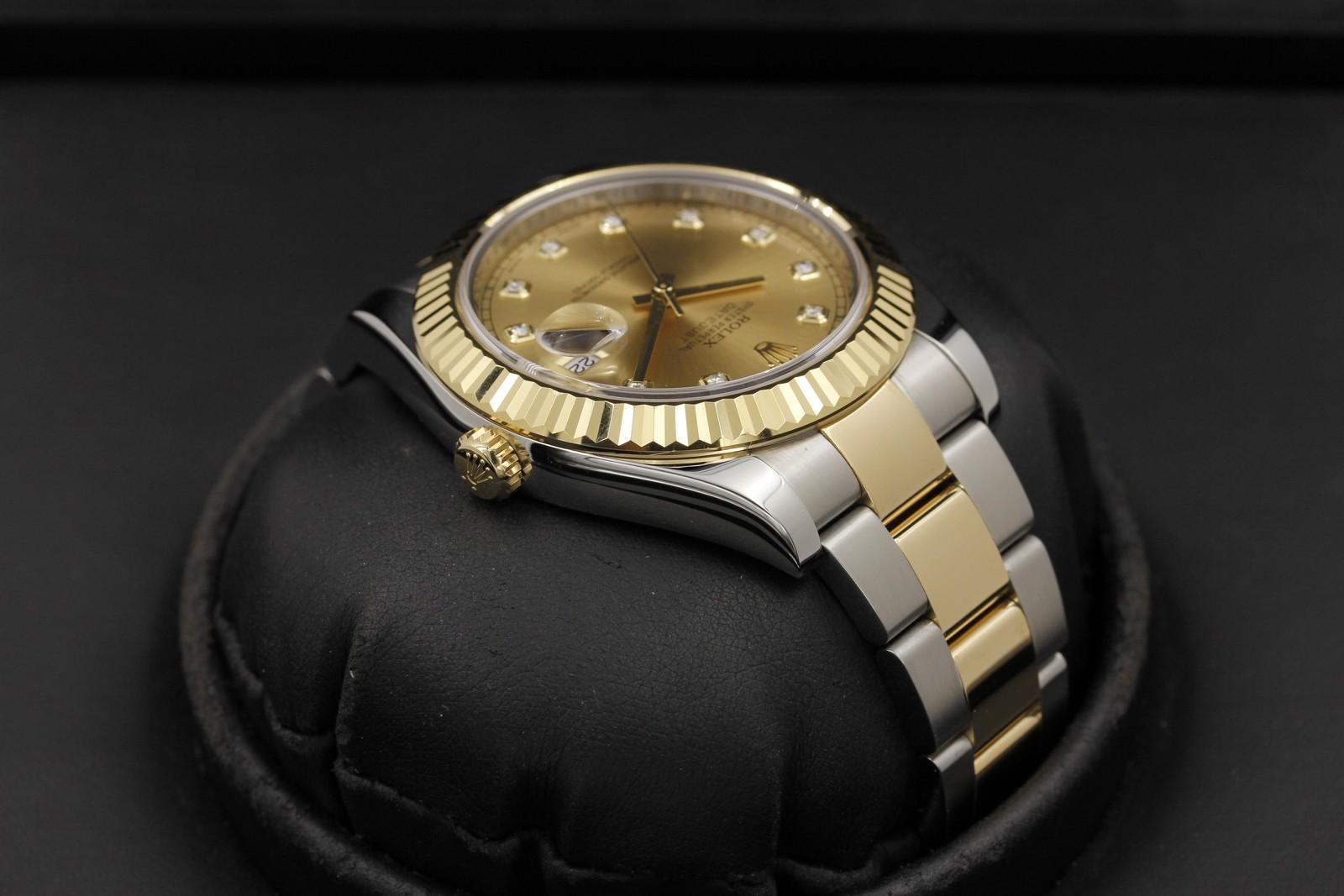 Watch Image 4
