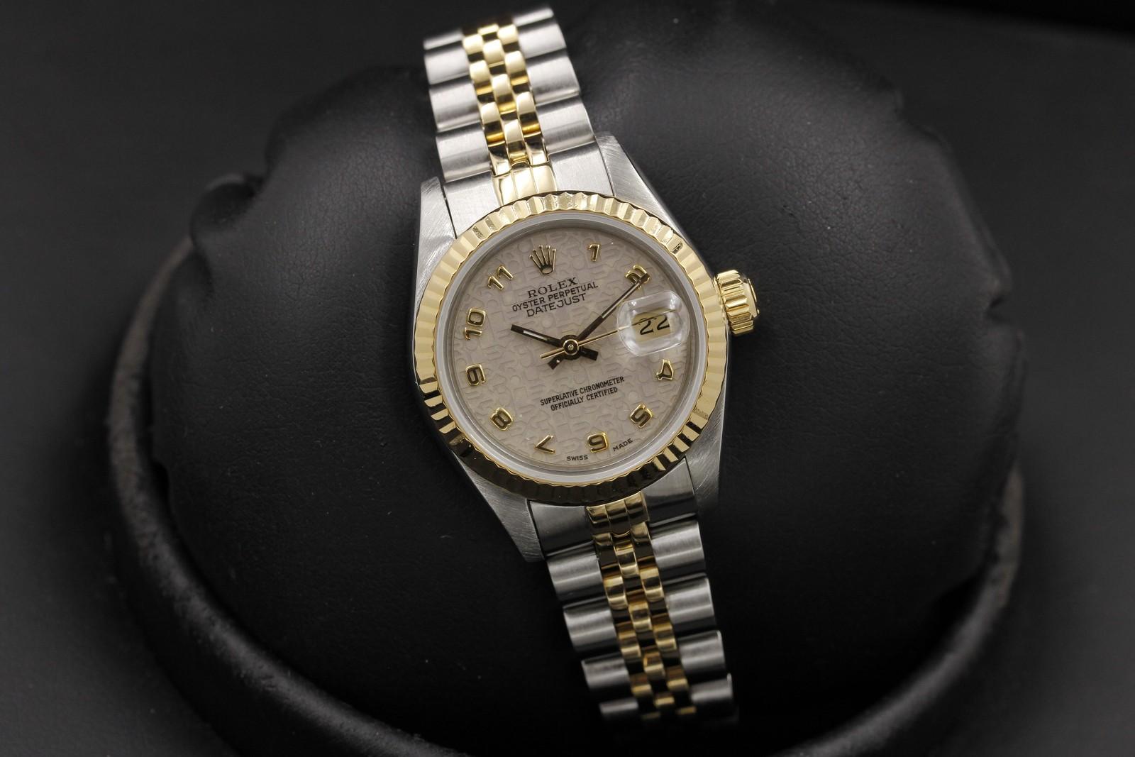 Watch Image 9