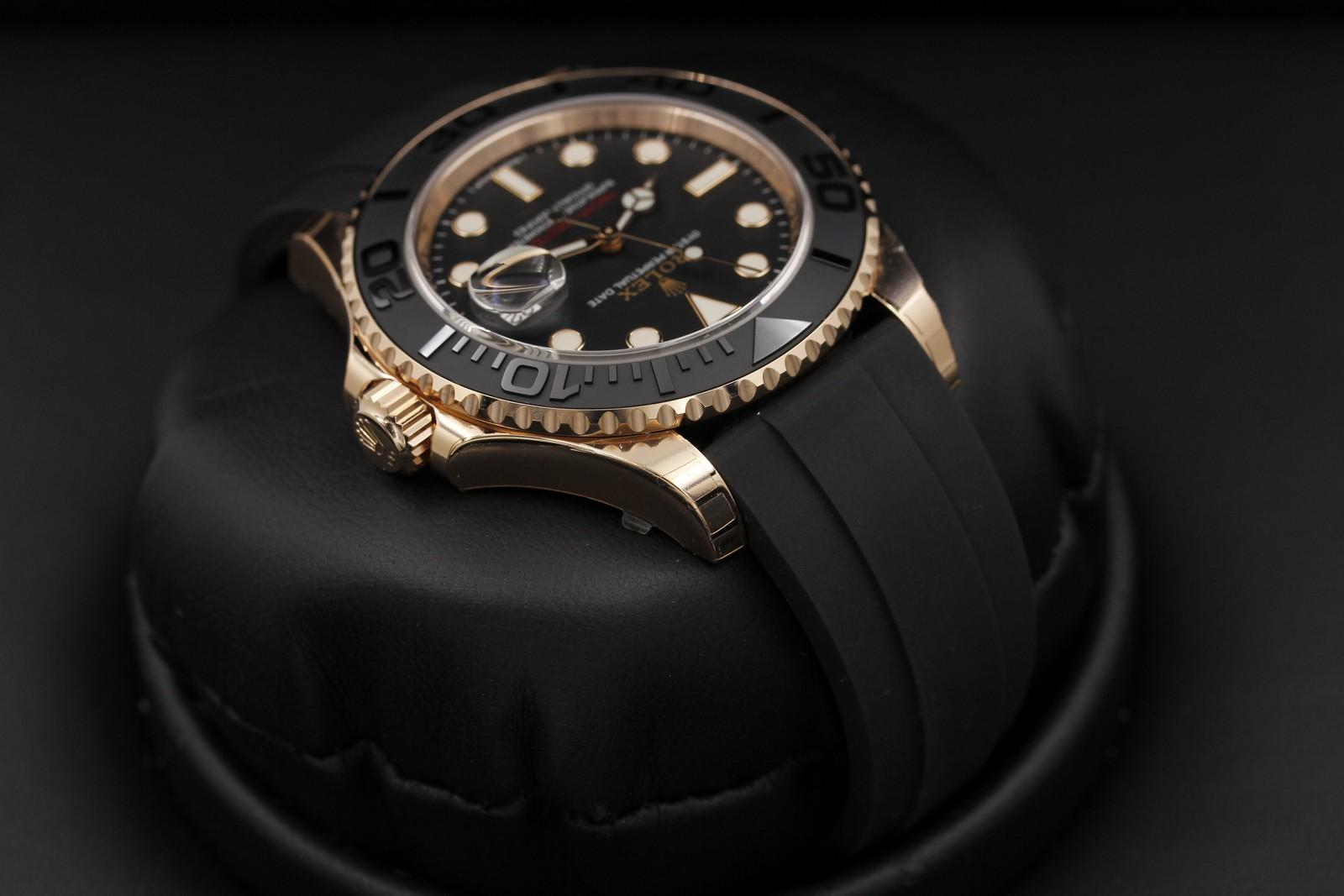 Watch Image 4