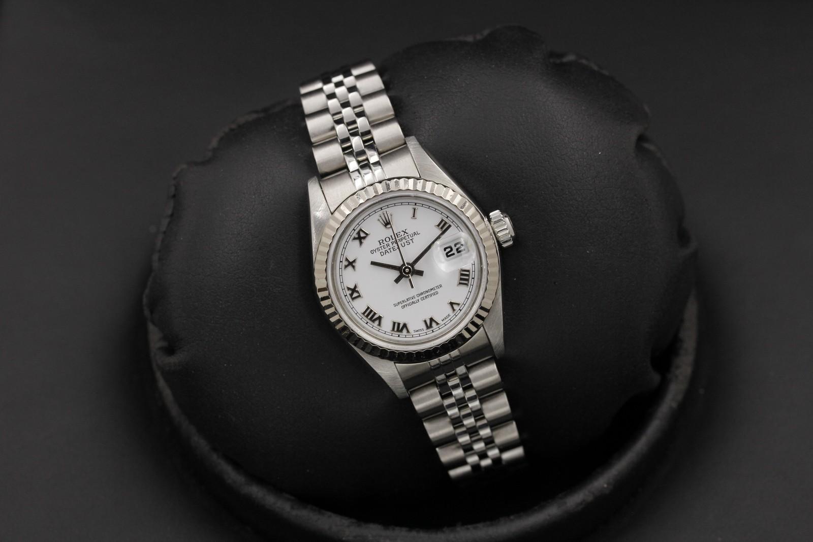 Watch Image 9