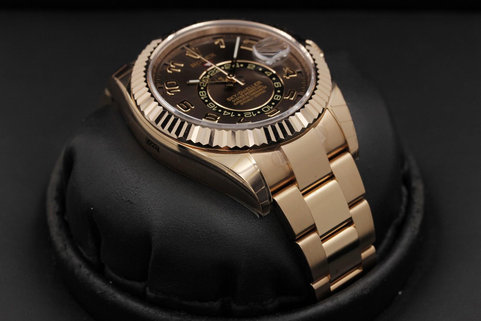 Watch Image 6
