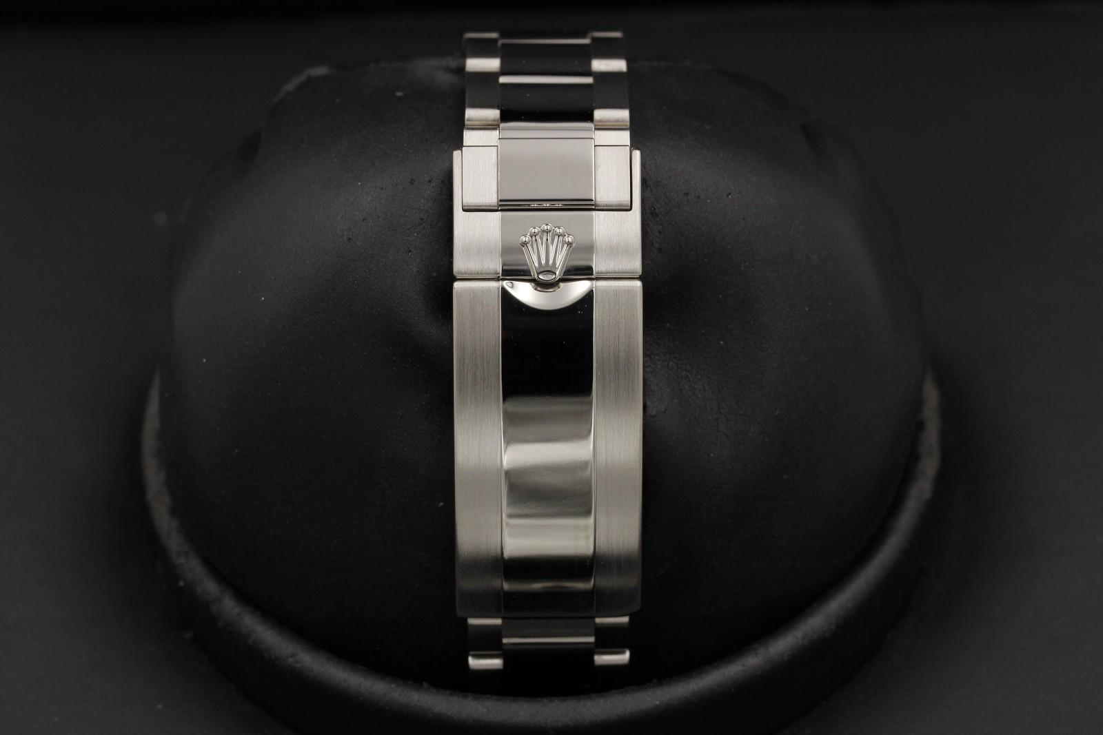 Watch Image 7