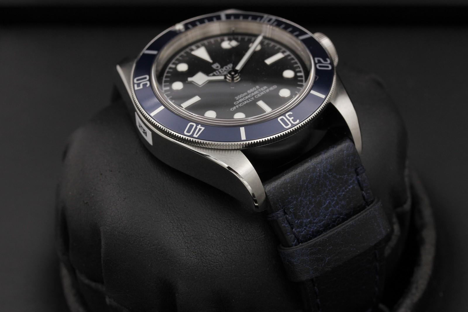 Watch Image 6