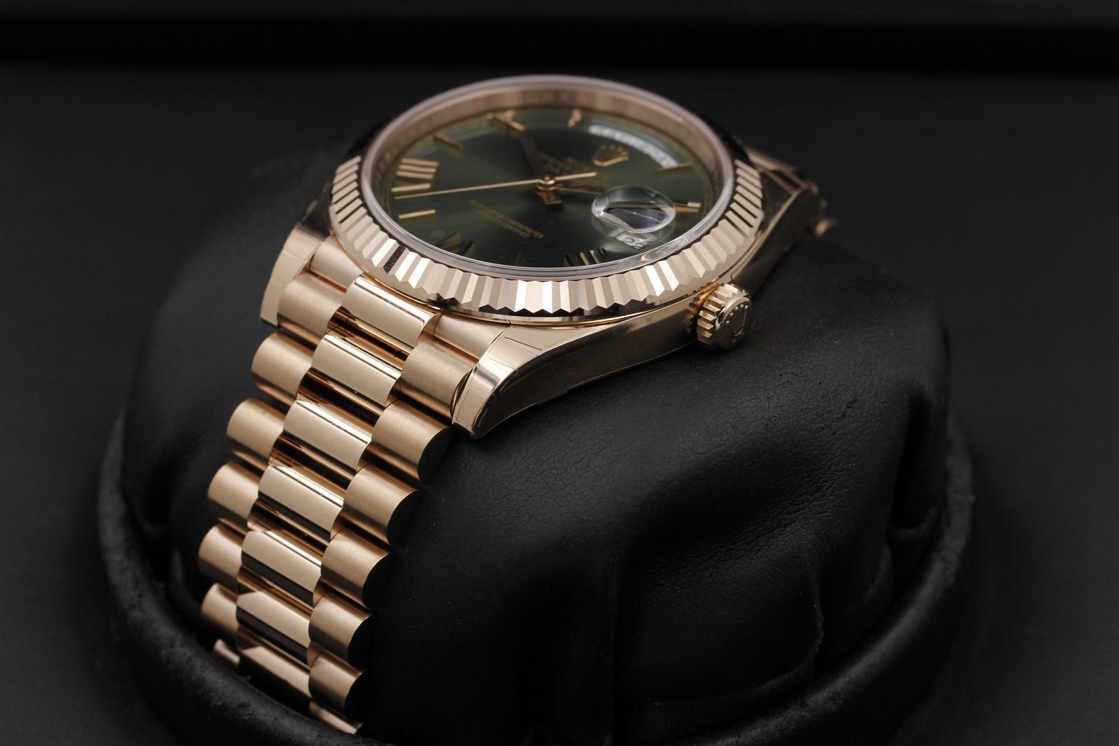 Watch Image 3