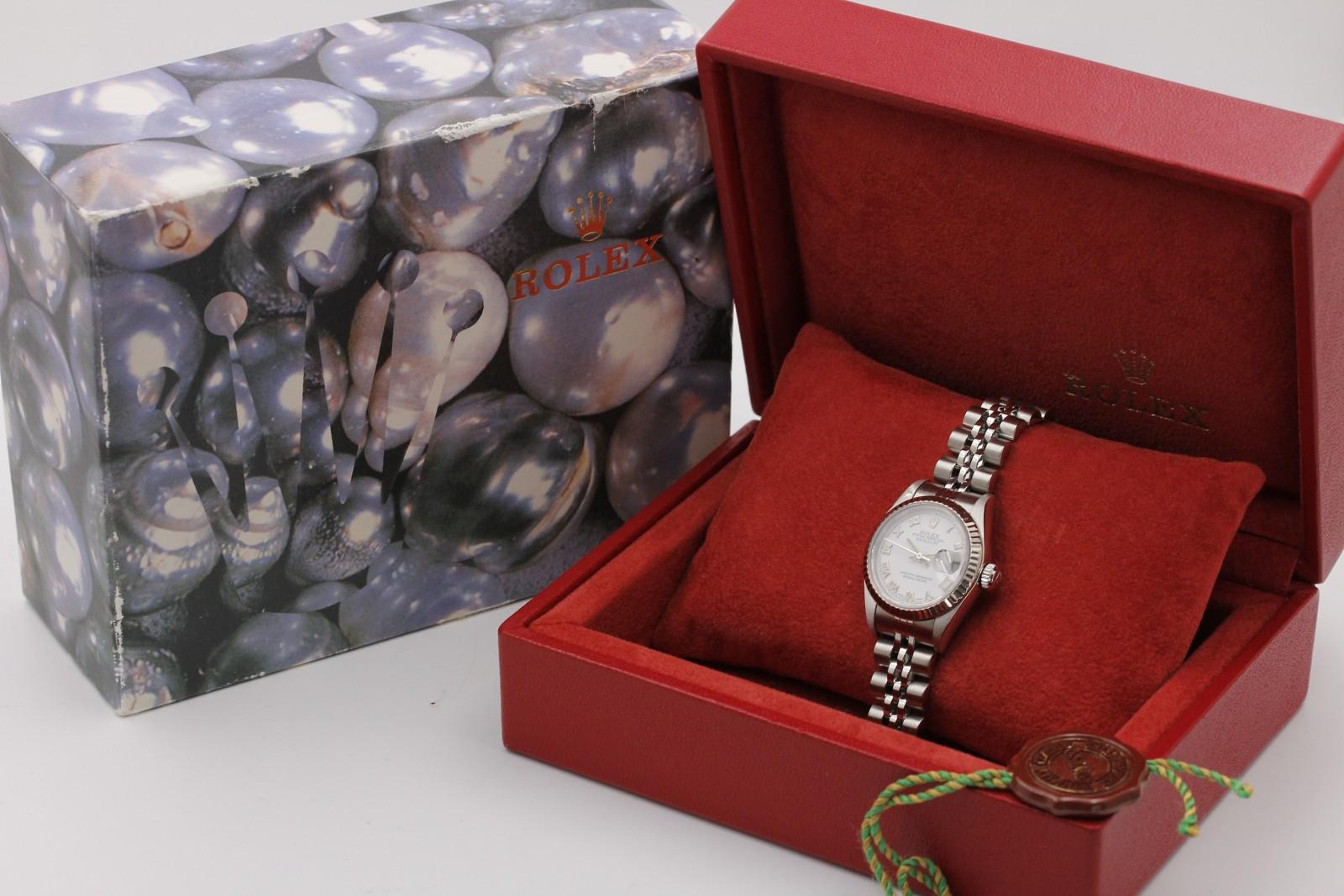 Watch Image 10