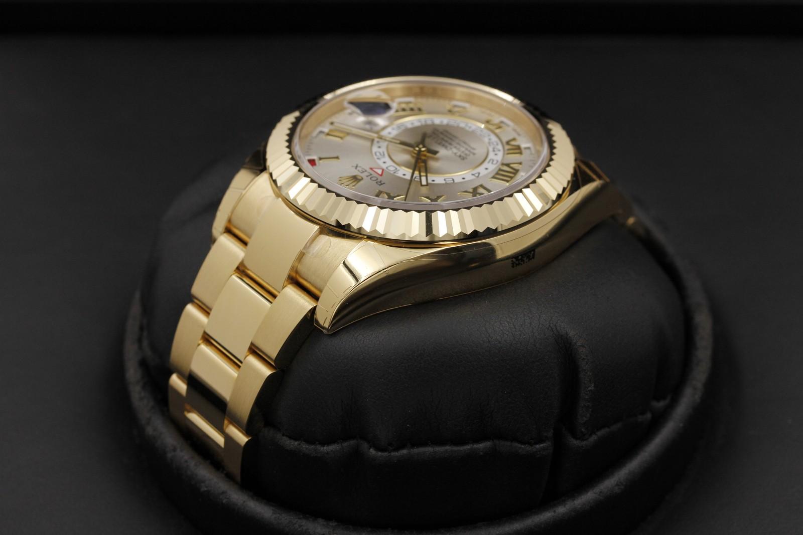 Watch Image 5