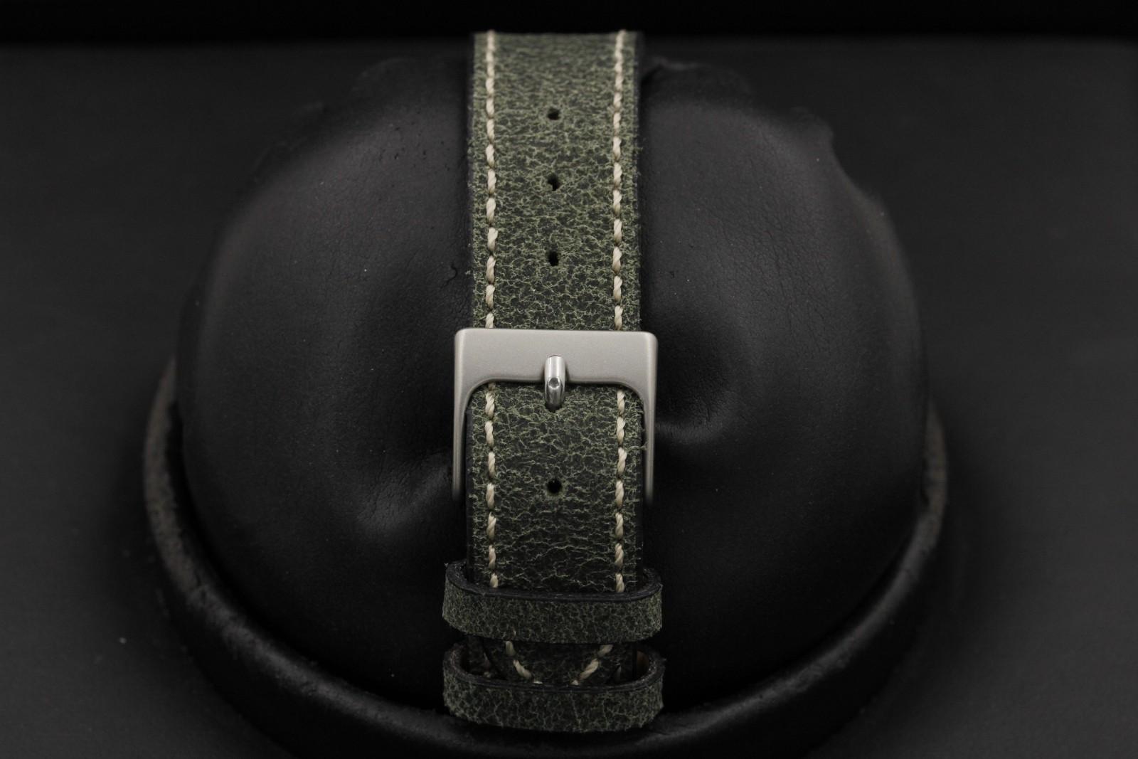 Watch Image 8