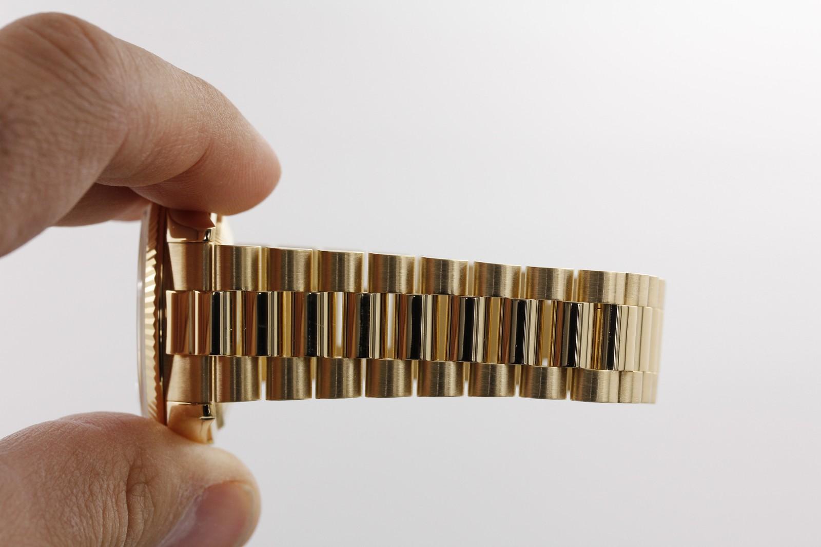 Watch Image 10