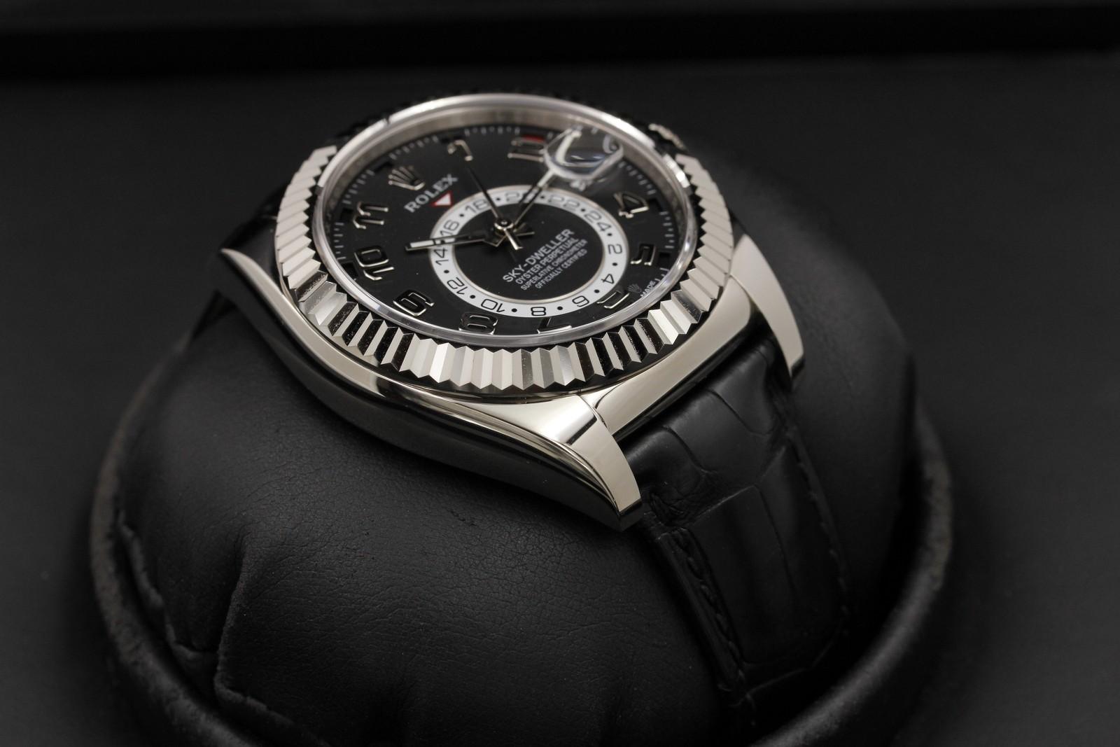 Watch Image 6