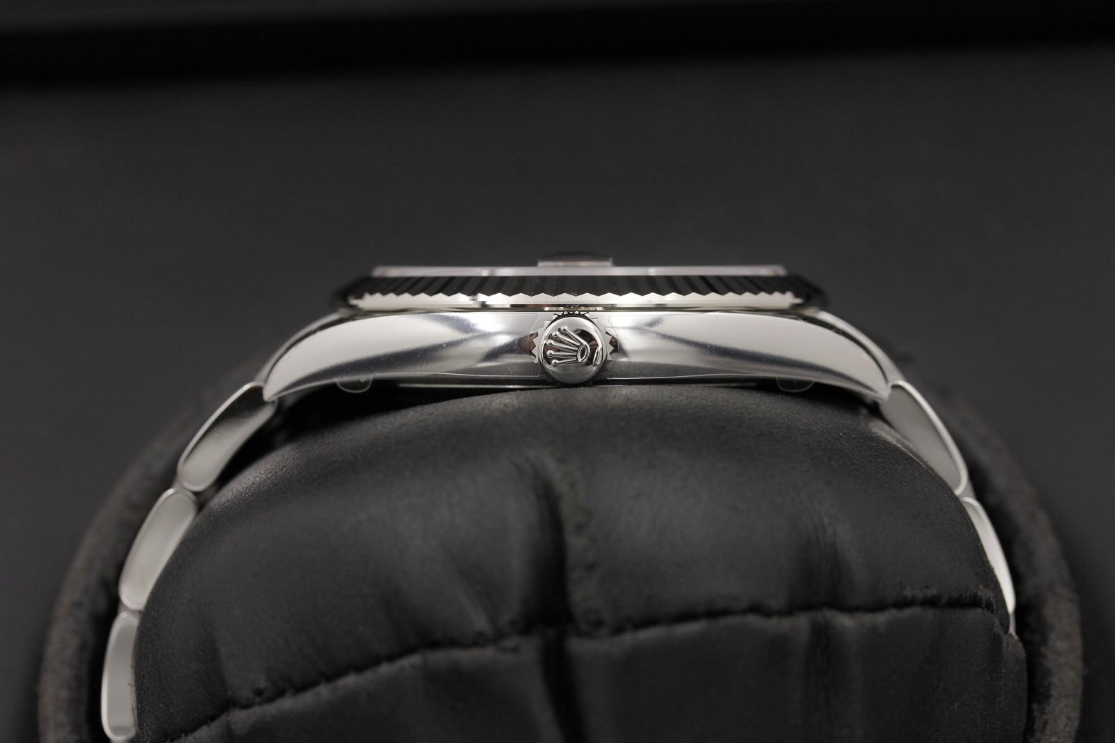 Watch Image 3