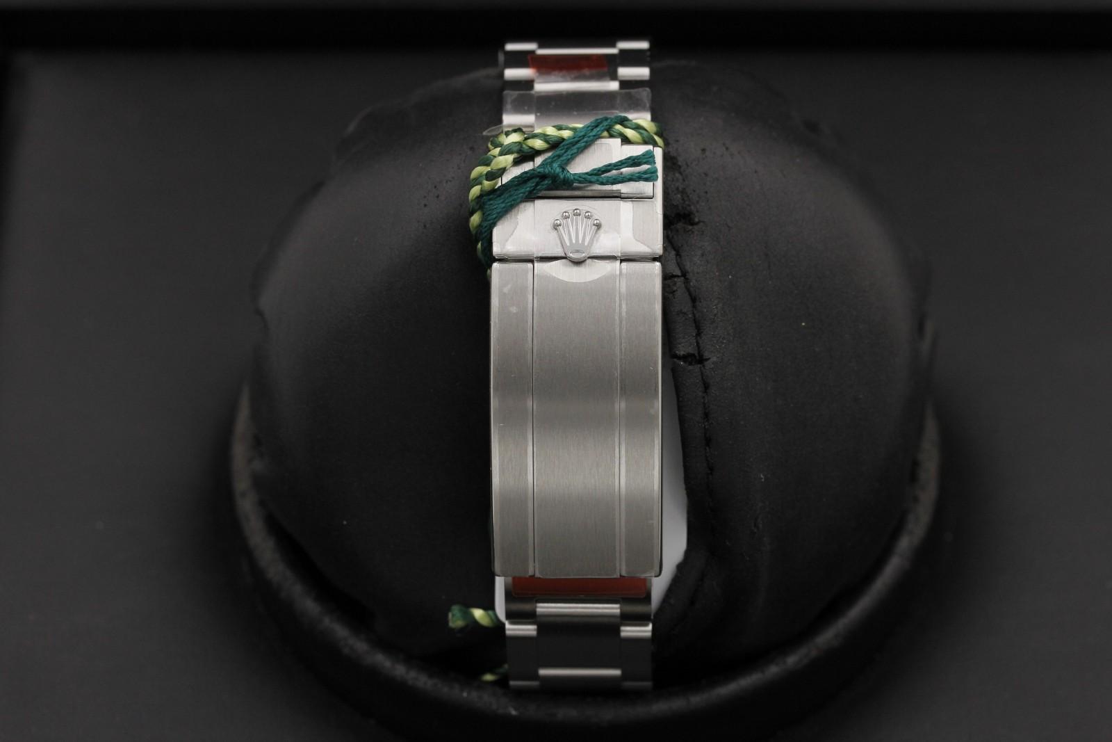 Watch Image 7