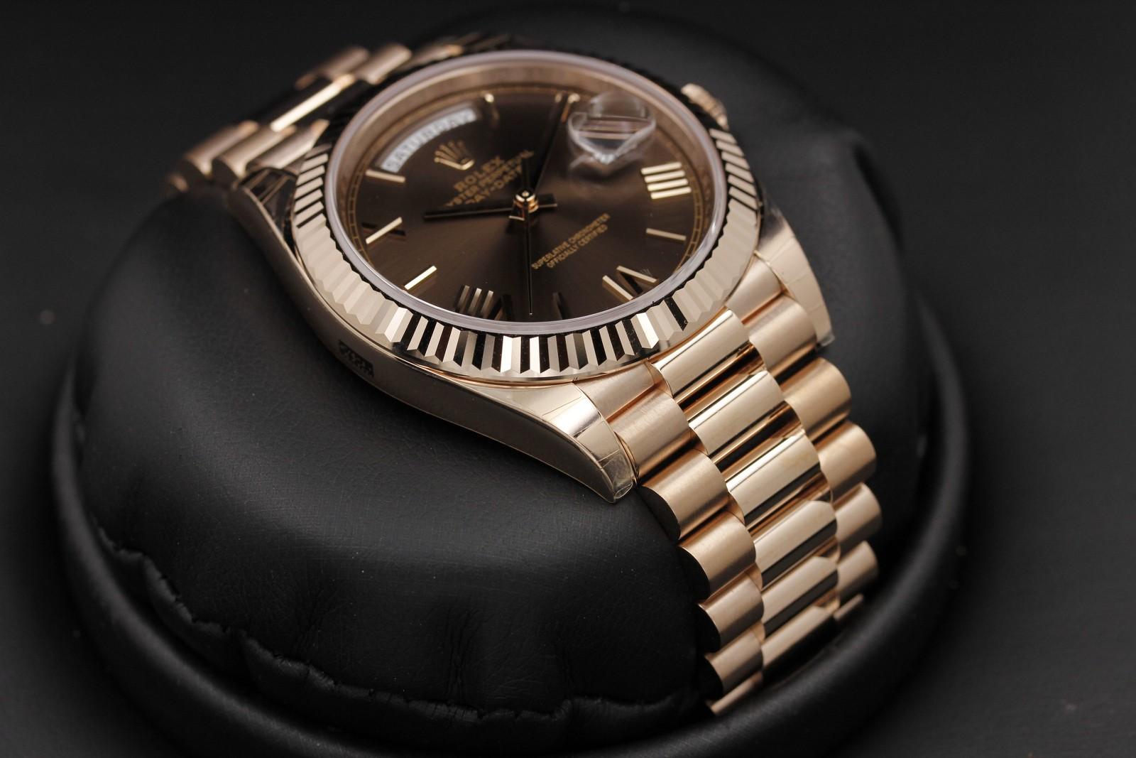 Watch Image 6