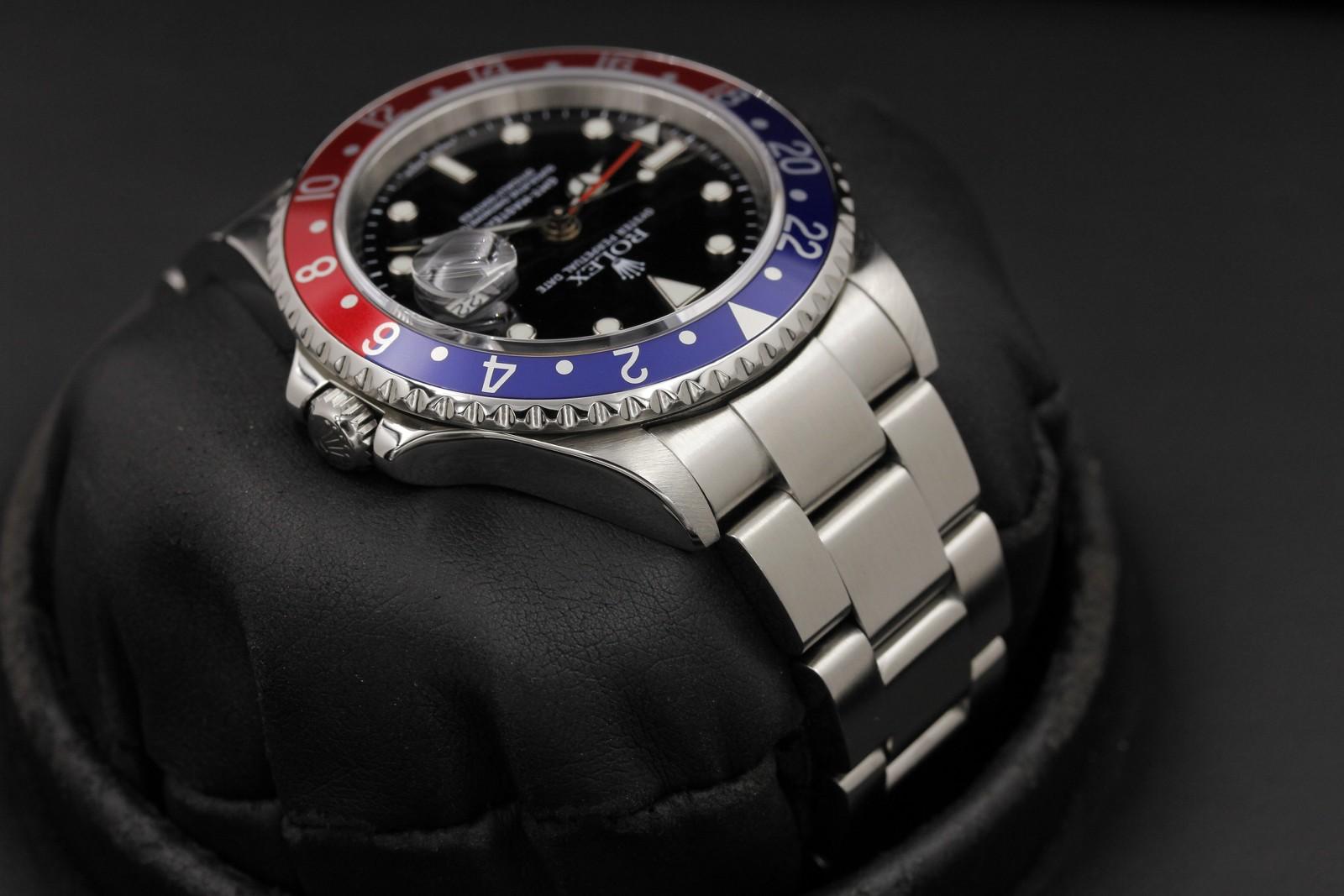 Watch Image 4