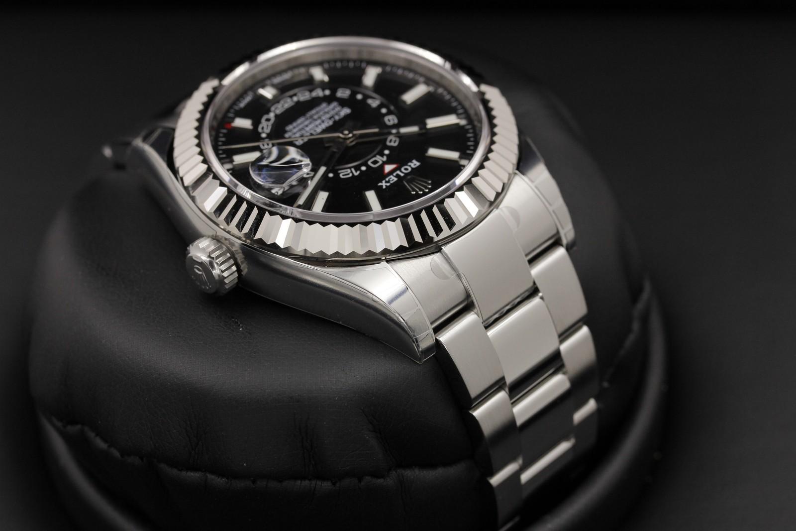 Watch Image 4