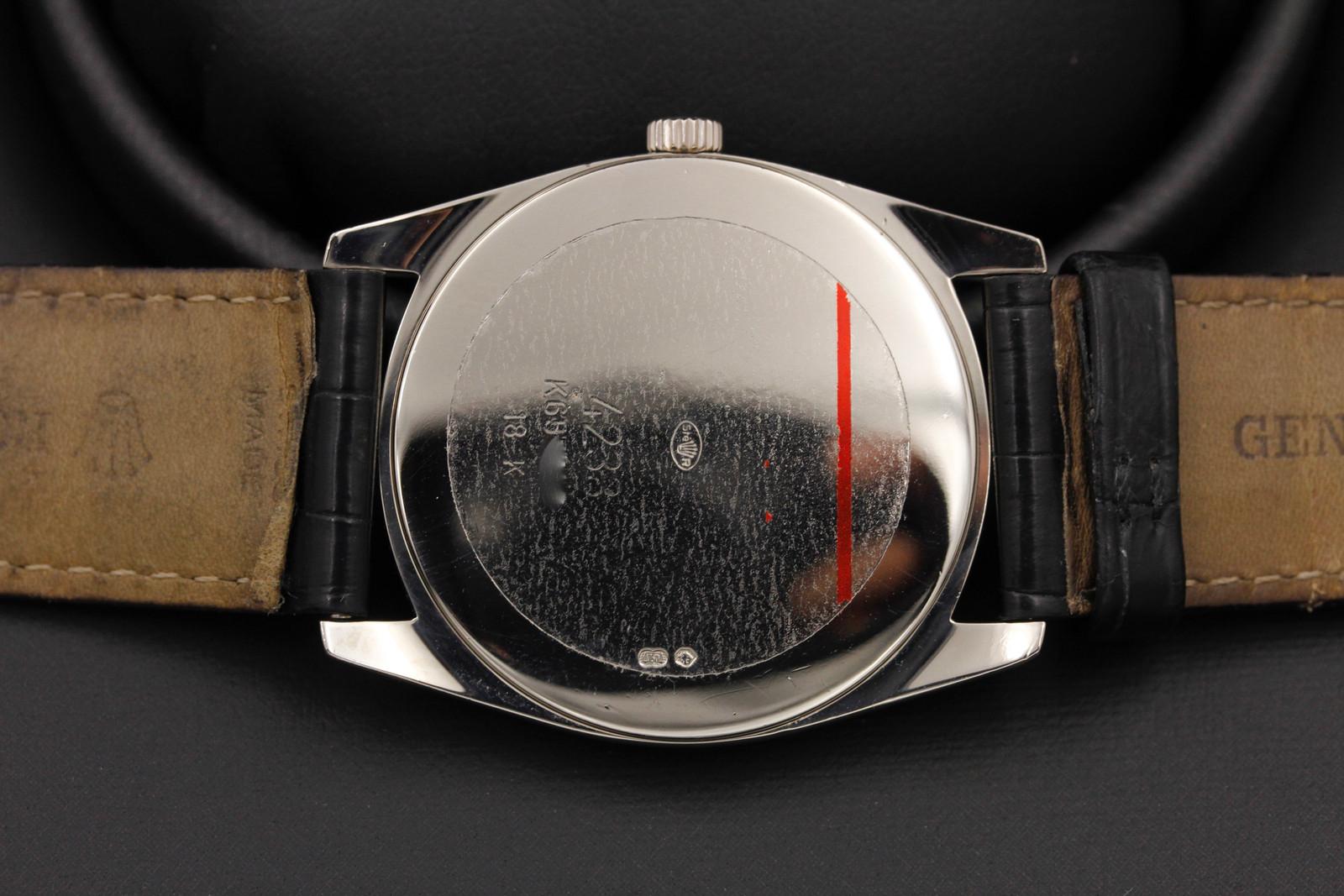Watch Image 12