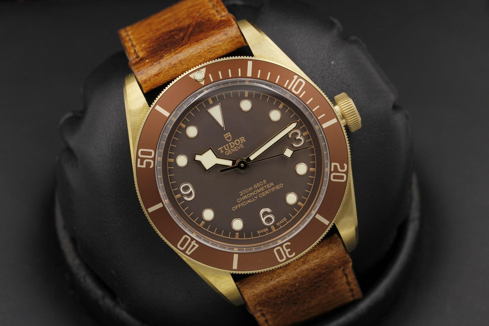 Watch Image 10