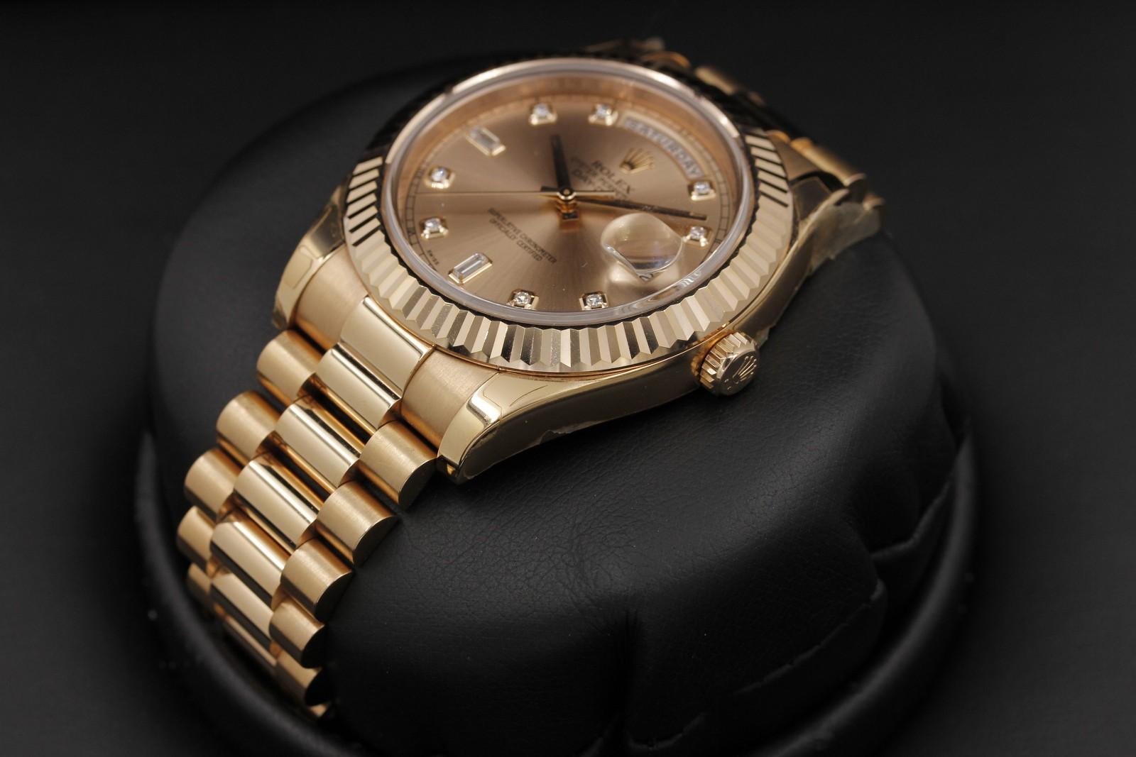 Watch Image 2
