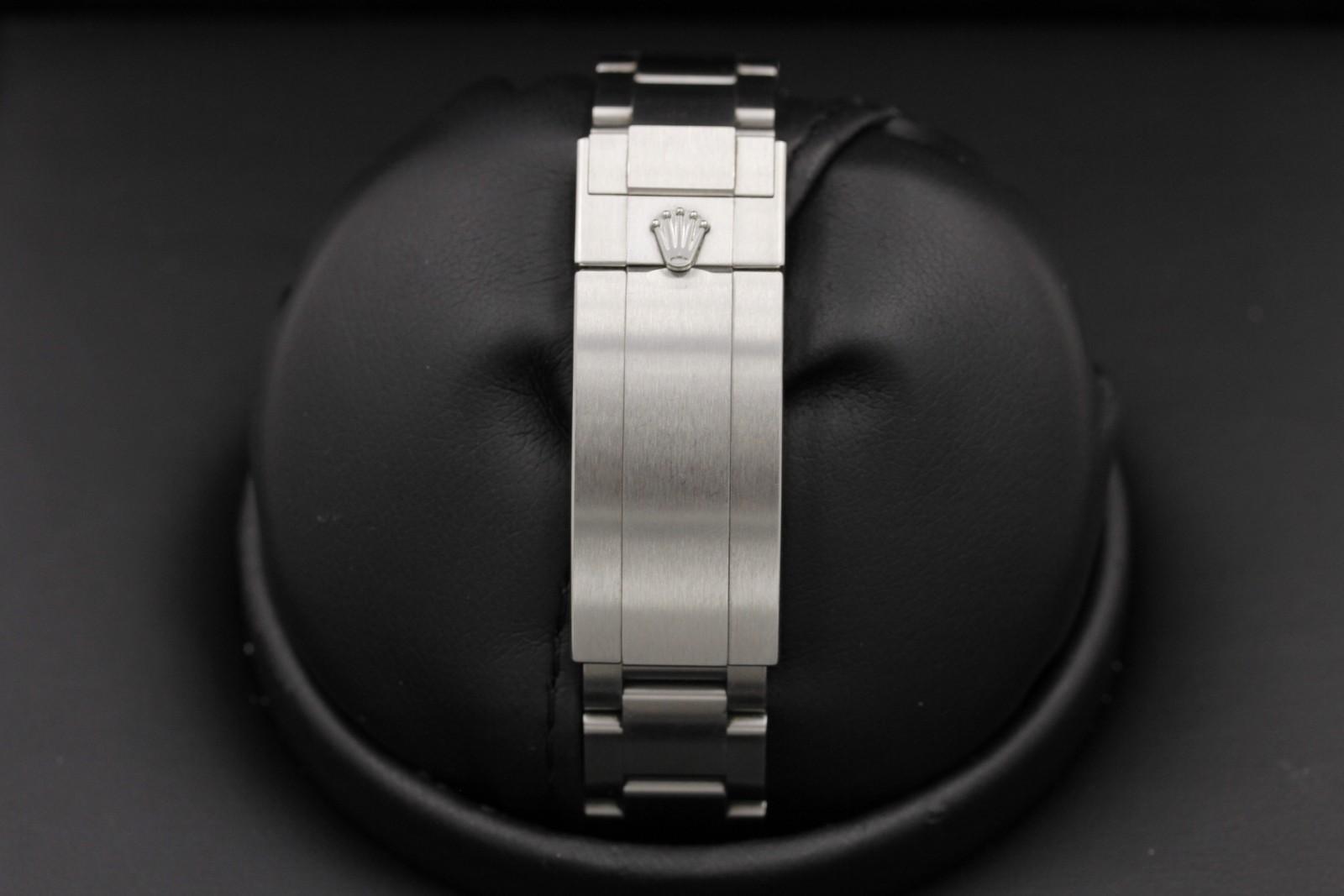 Watch Image 7