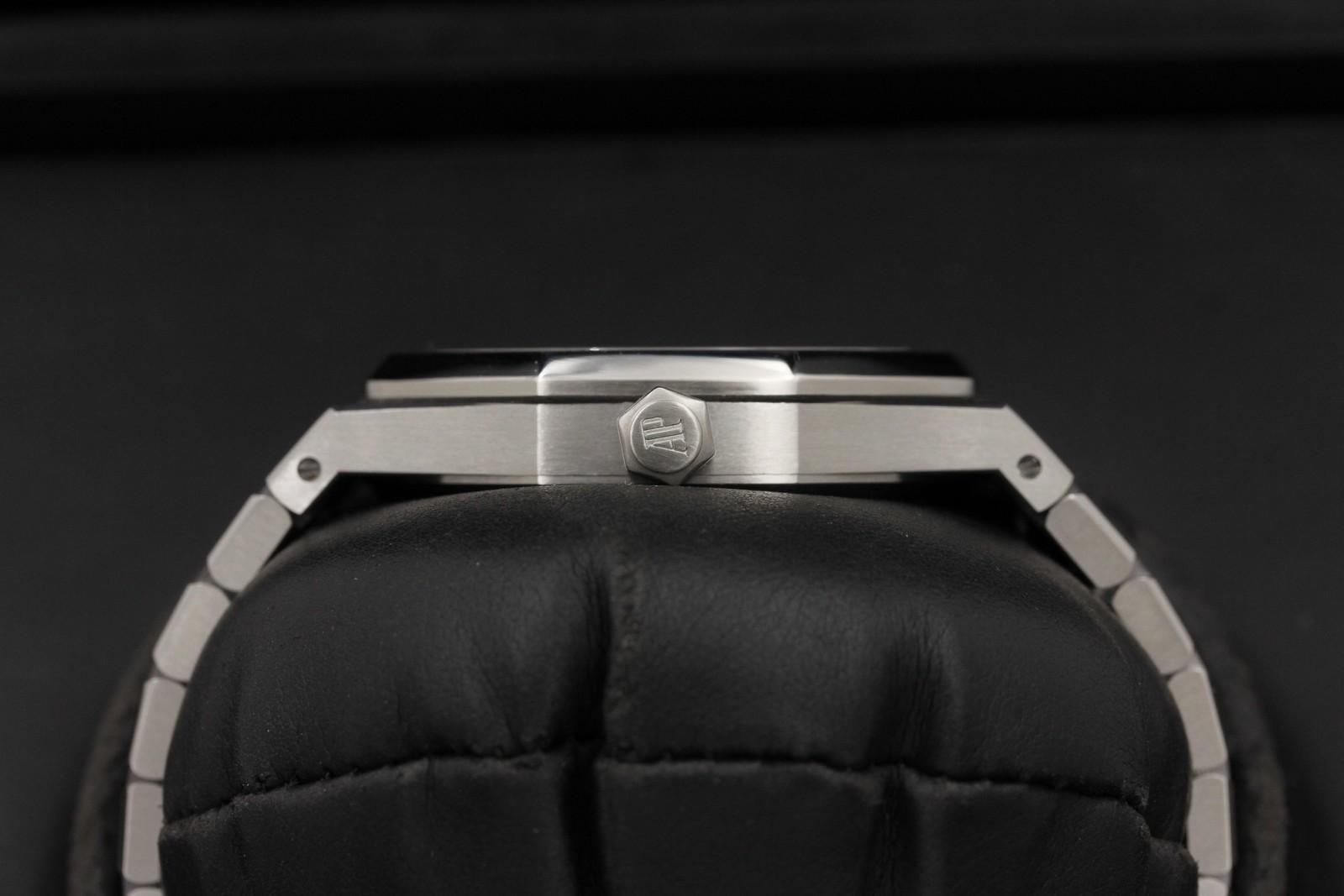 Watch Image 3