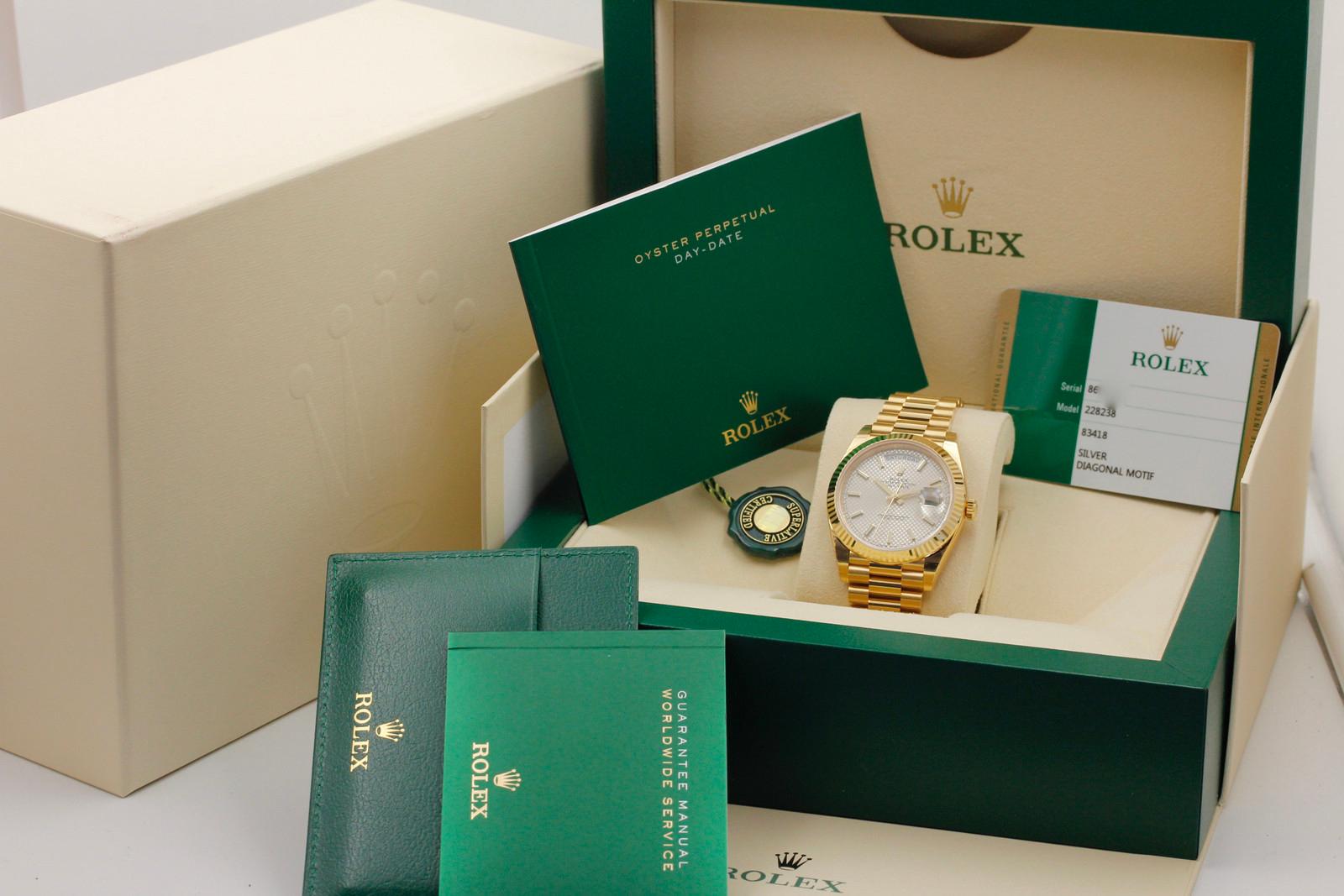 Watch Image 11