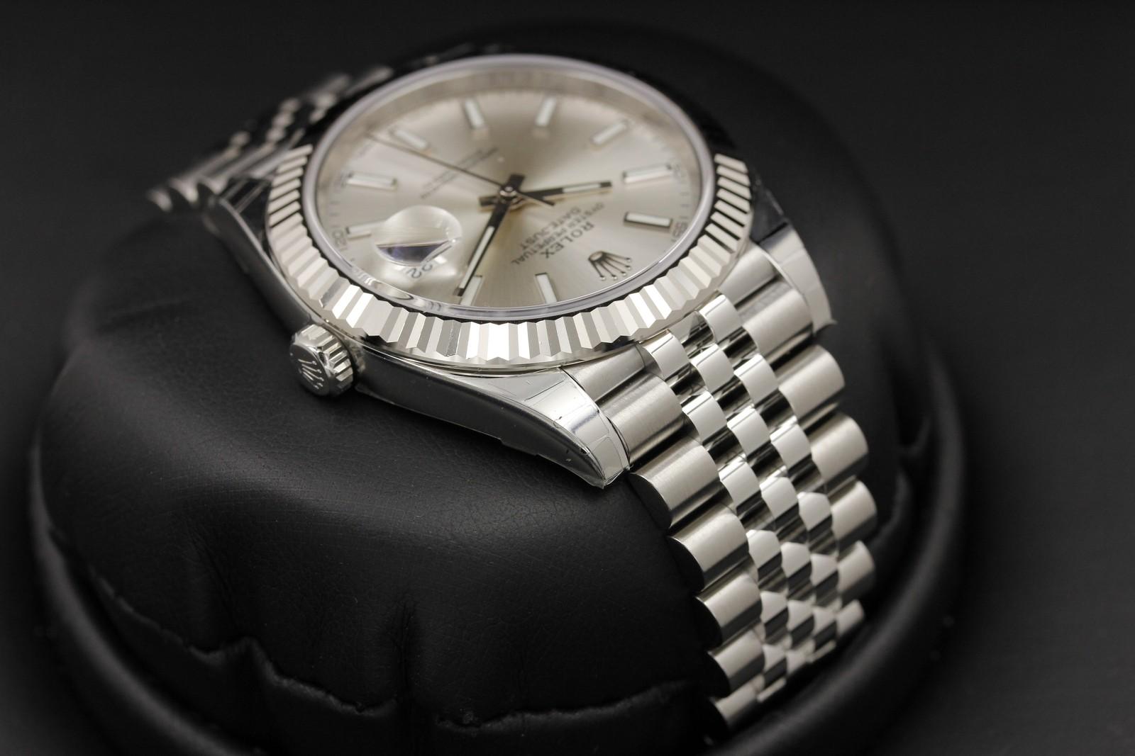 Watch Image 4