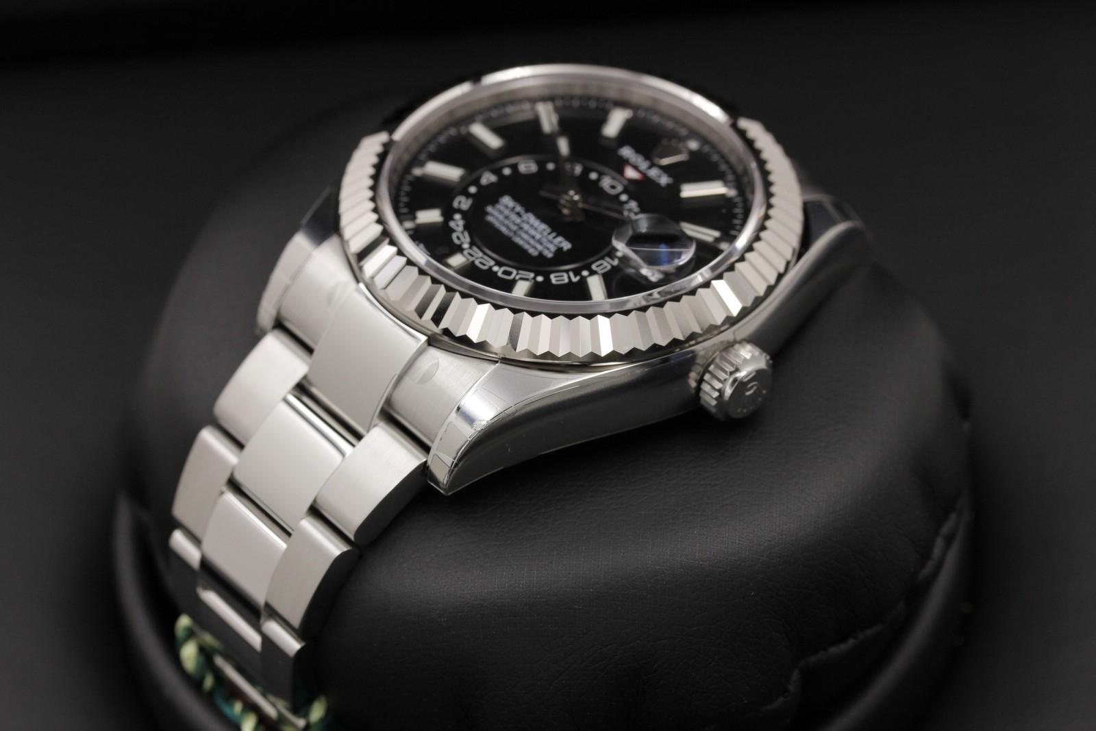 Watch Image 2