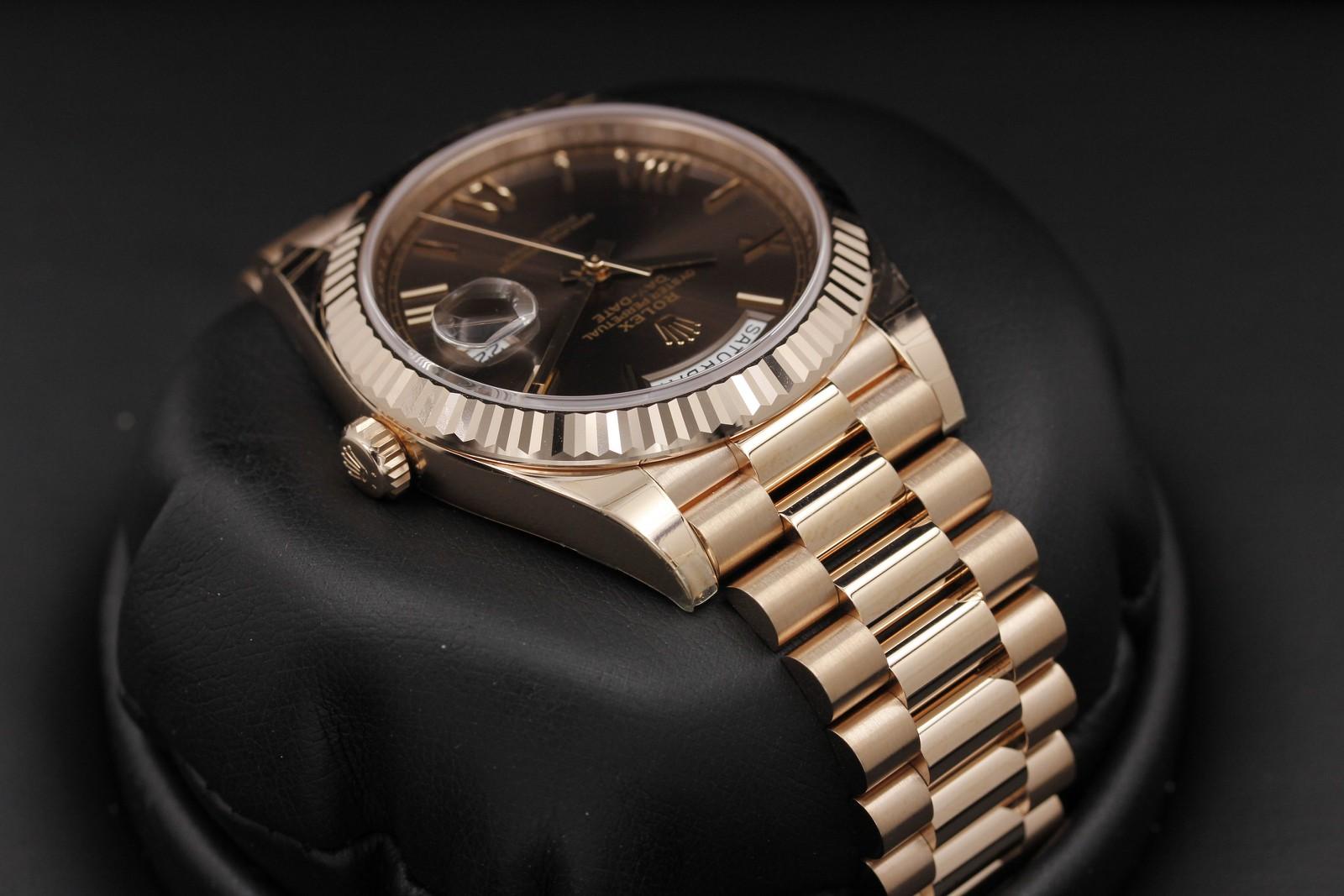 Watch Image 4