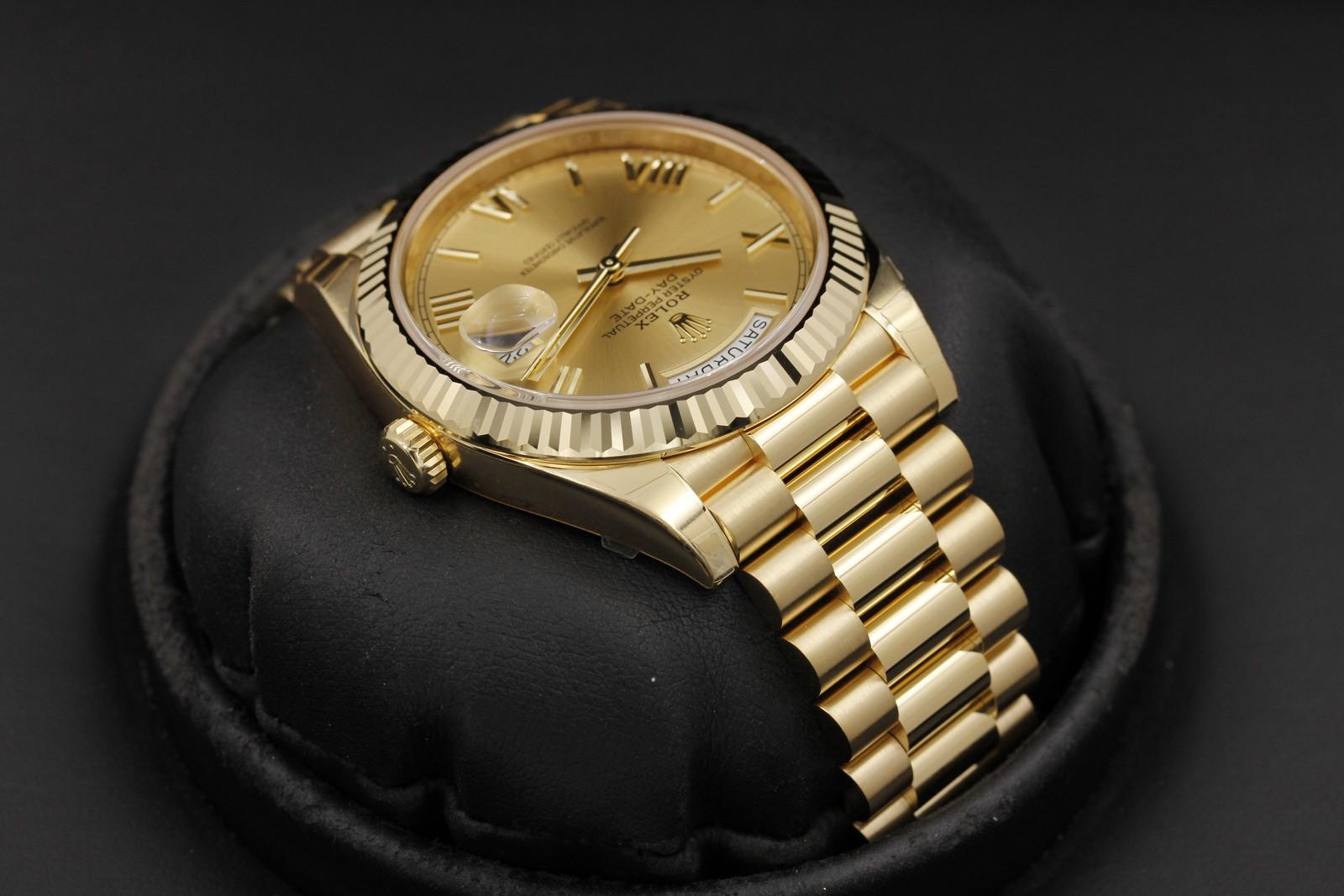 Watch Image 4