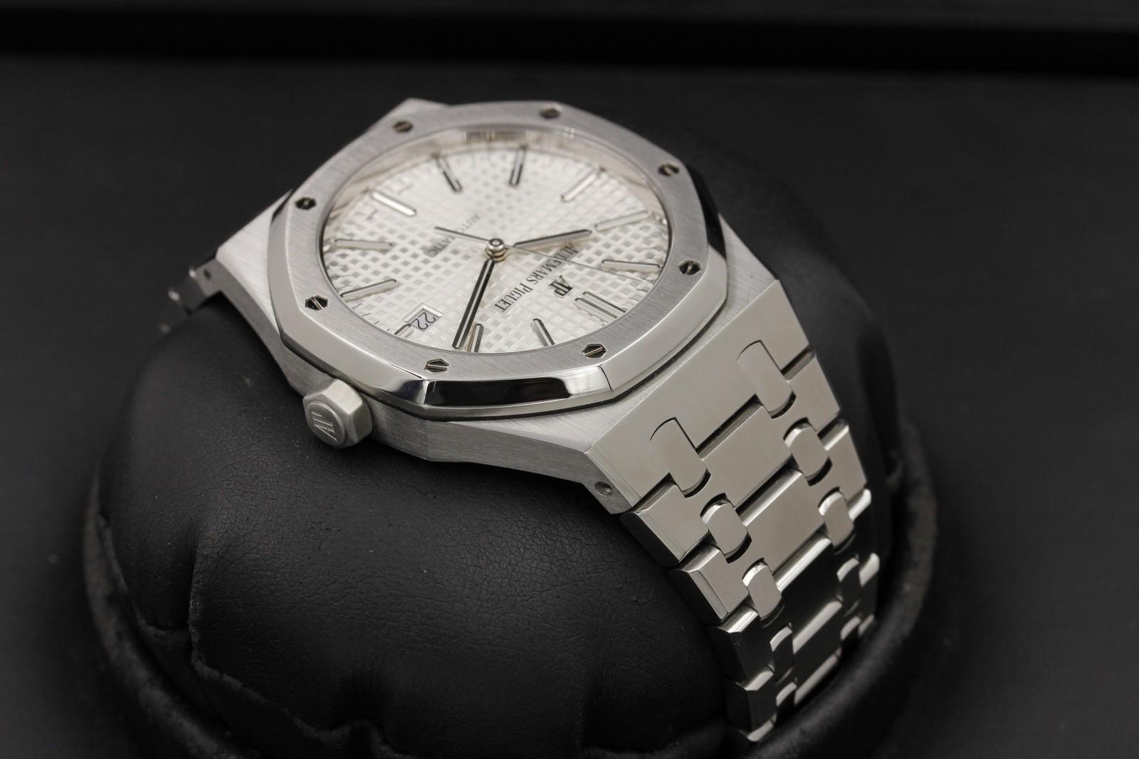 Watch Image 4
