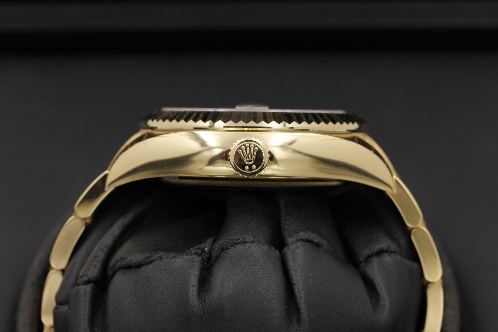 Watch Image 3