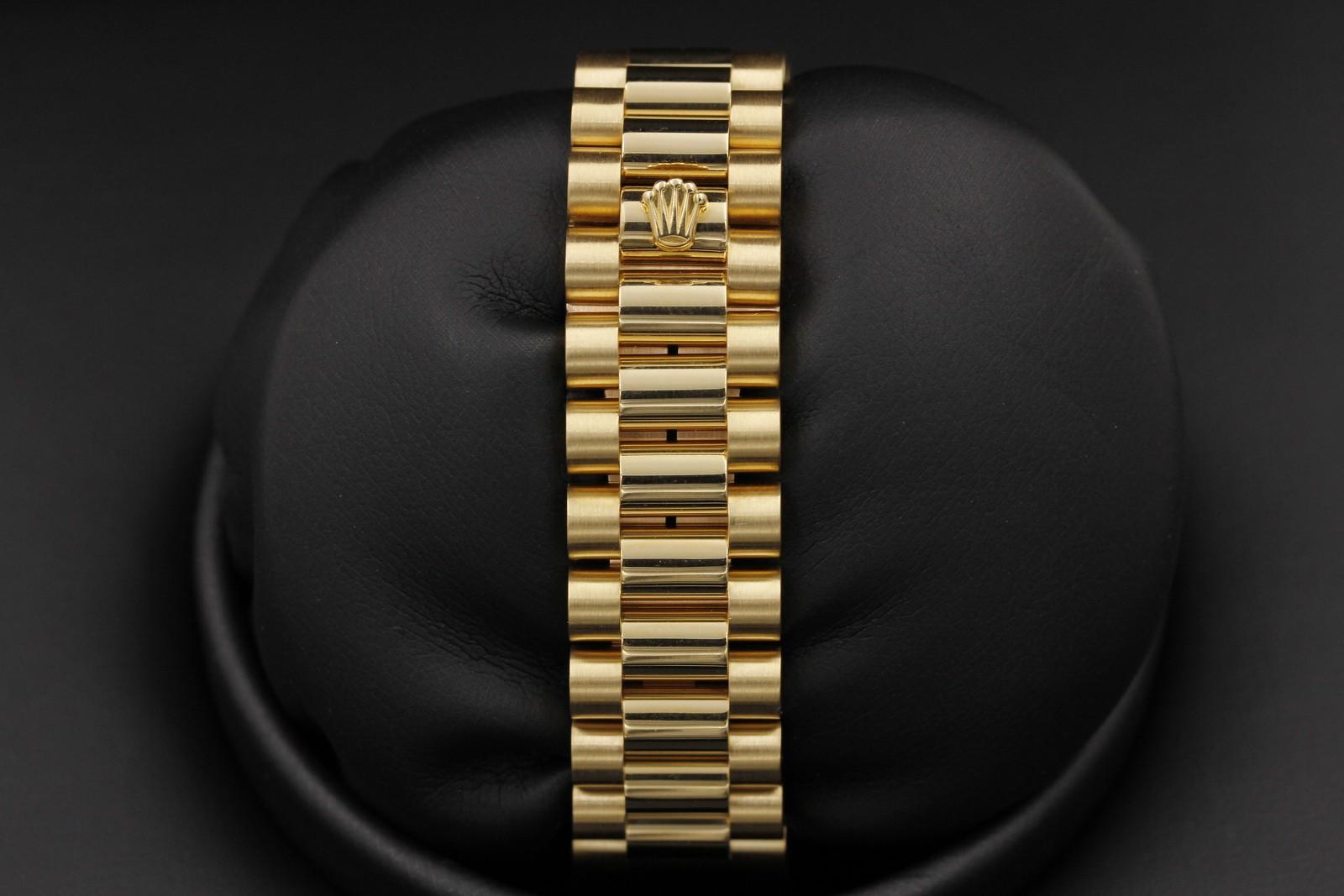 Watch Image 7