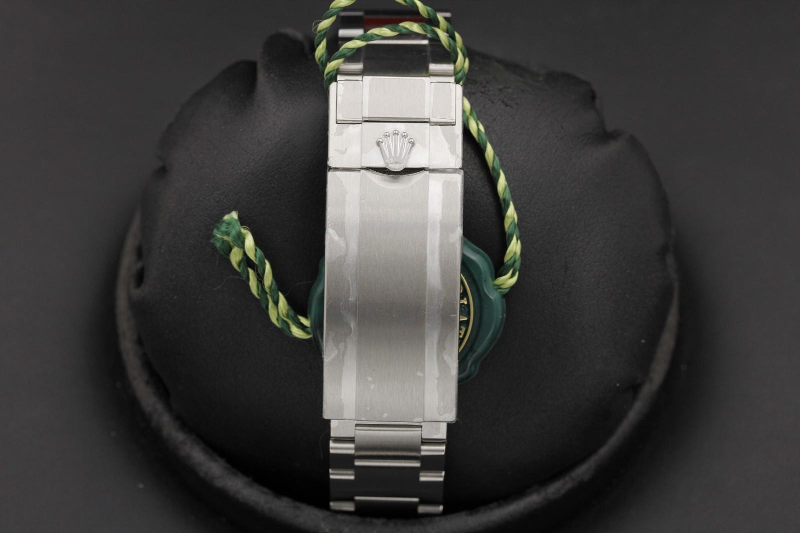 Watch Image 9