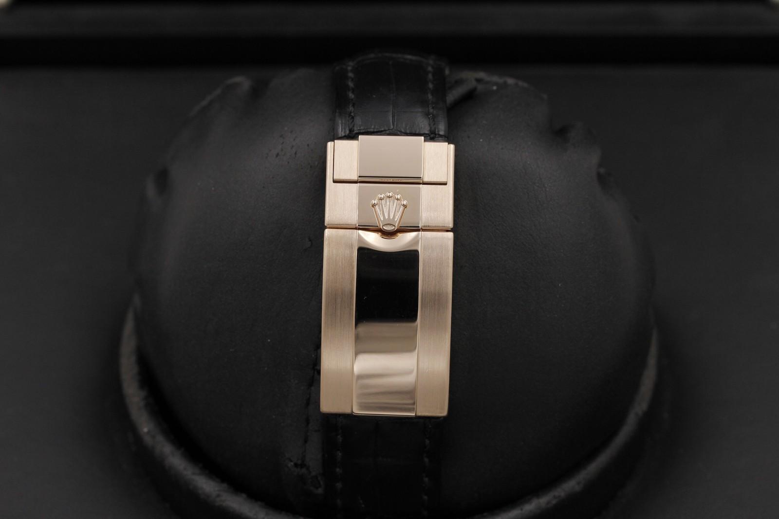 Watch Image 7