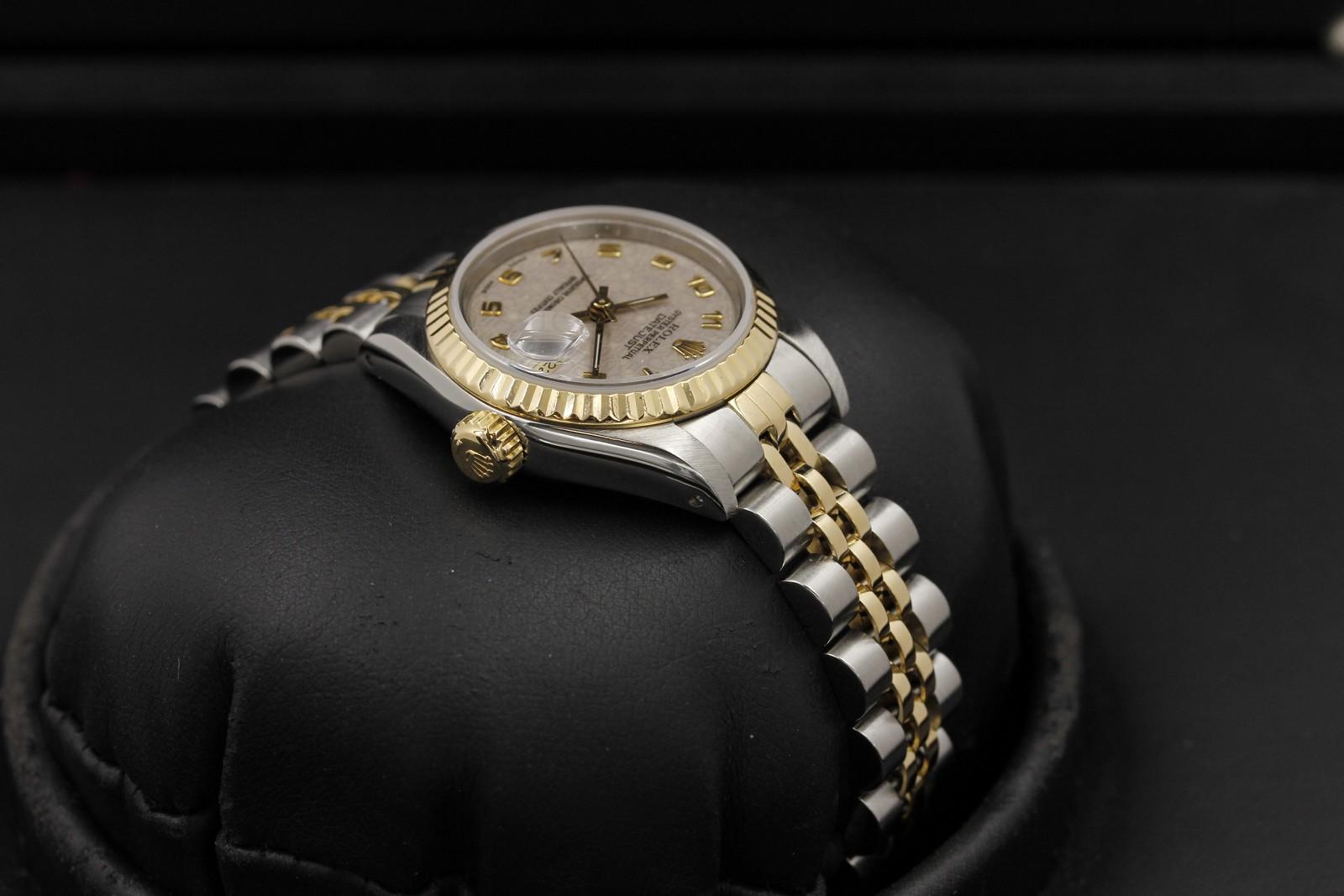 Watch Image 4