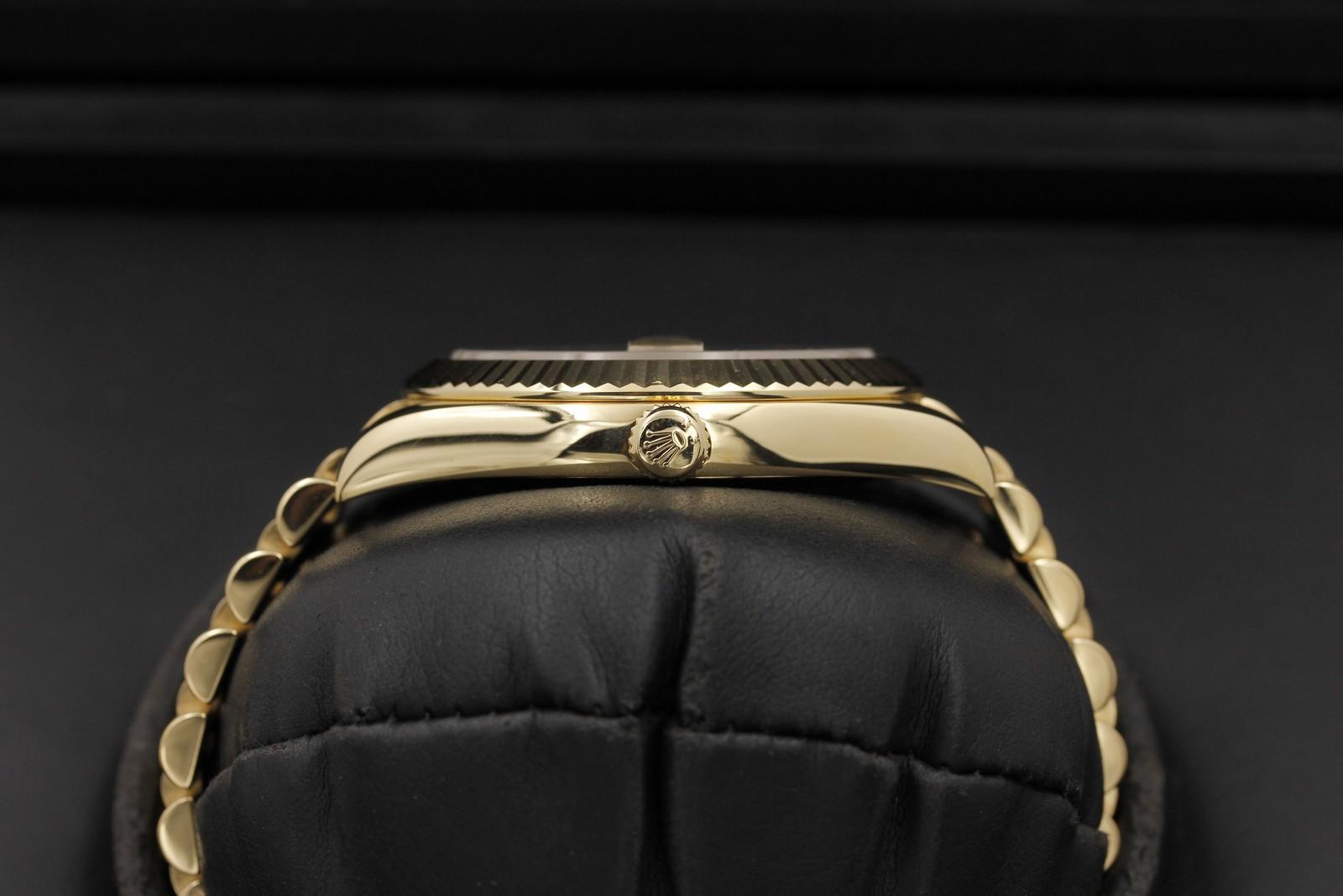Watch Image 3