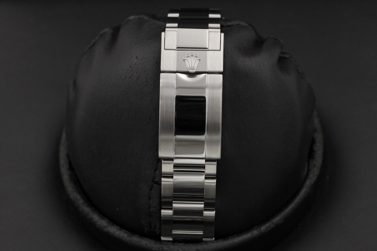 Watch Image 7
