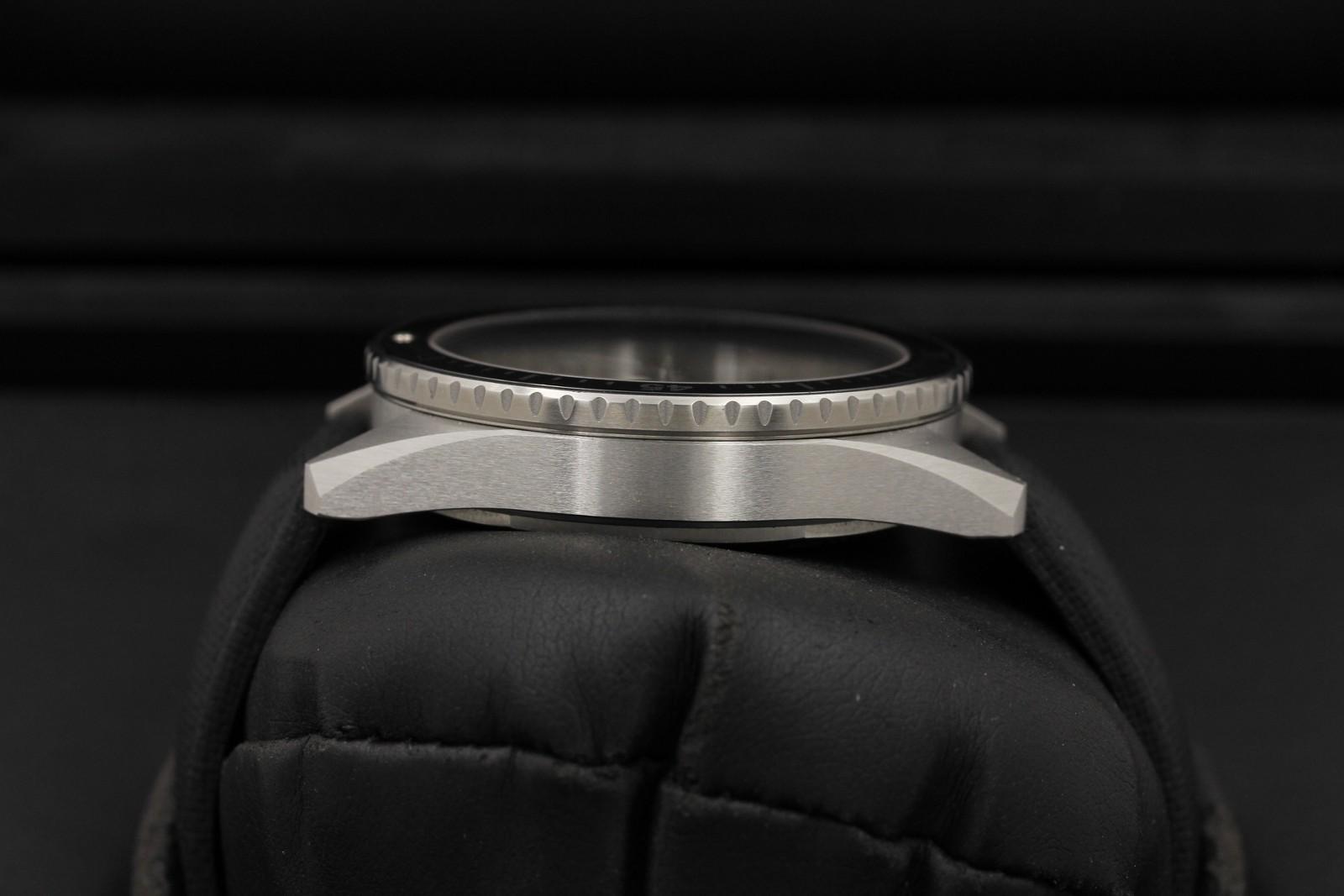 Watch Image 6