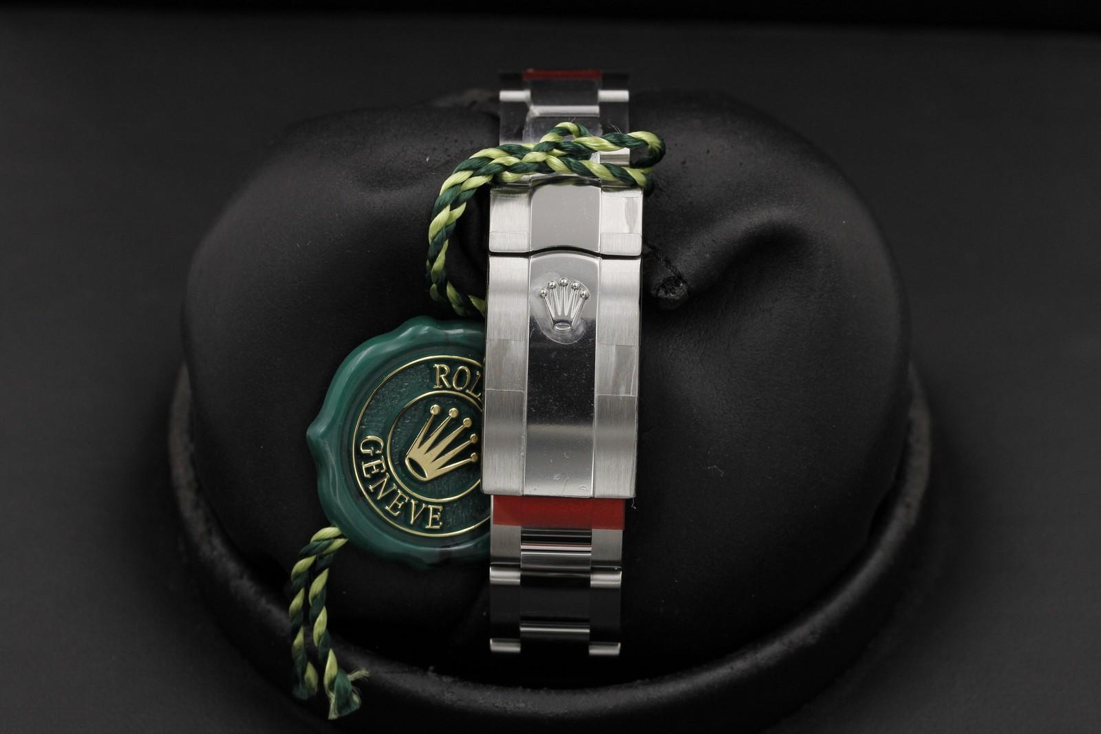 Watch Image 7