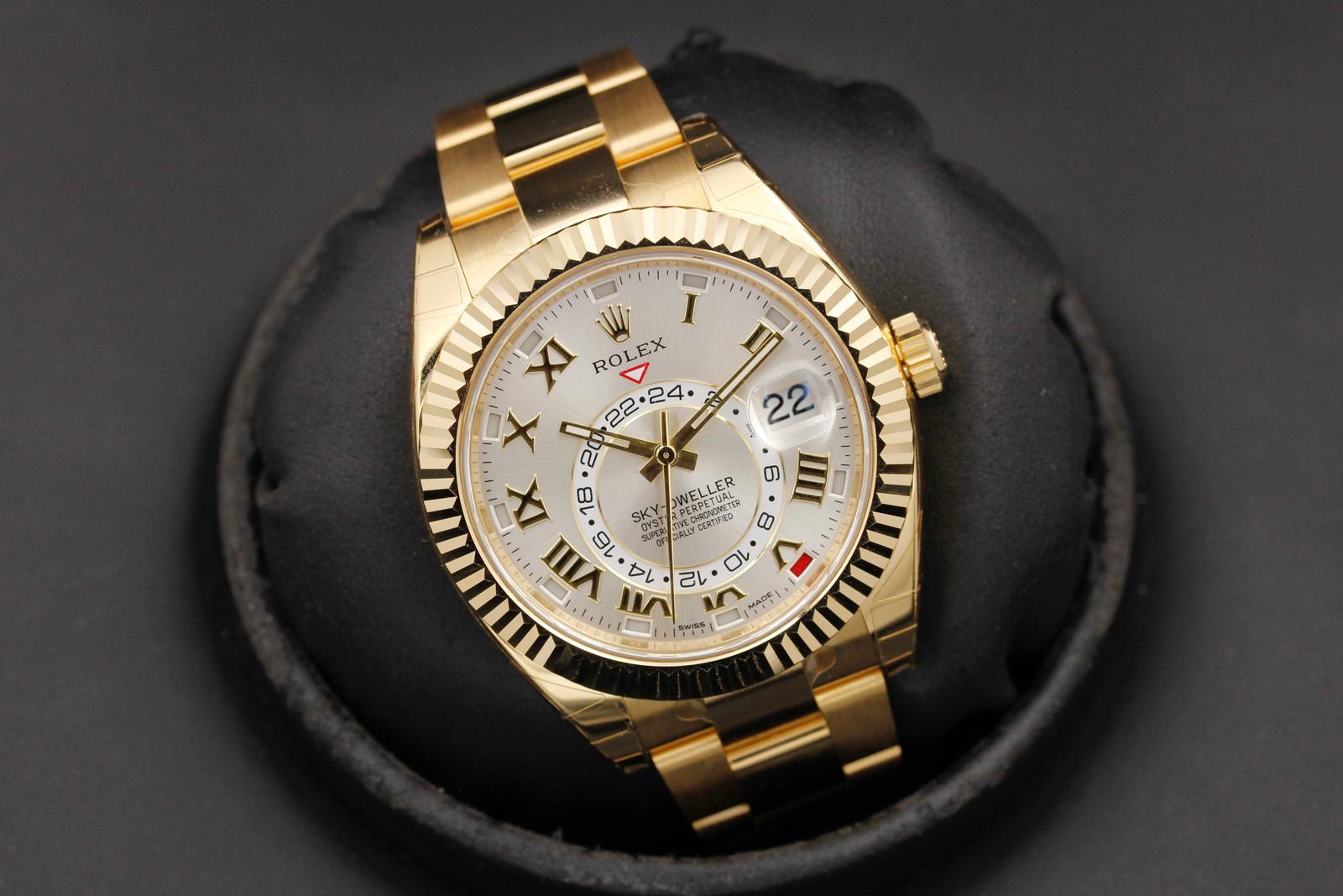 Watch Image 9