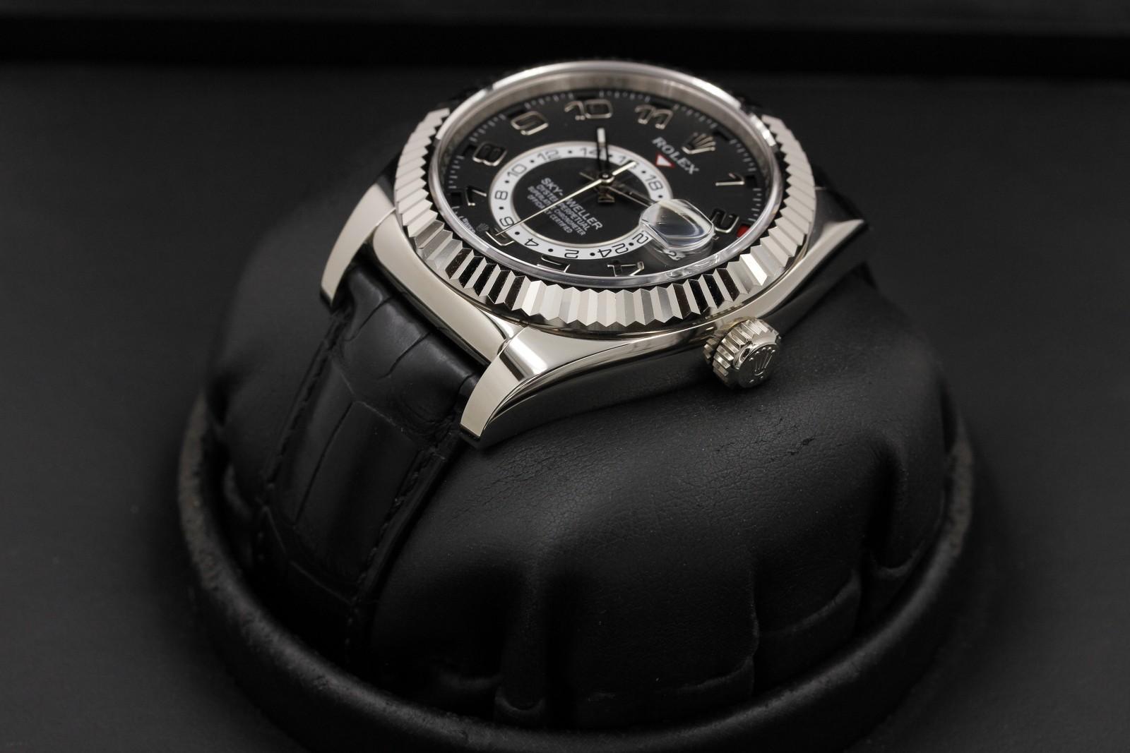 Watch Image 2