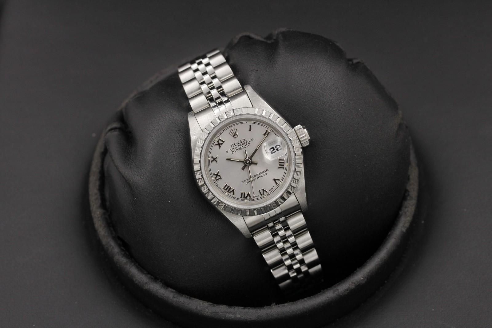 Watch Image 9